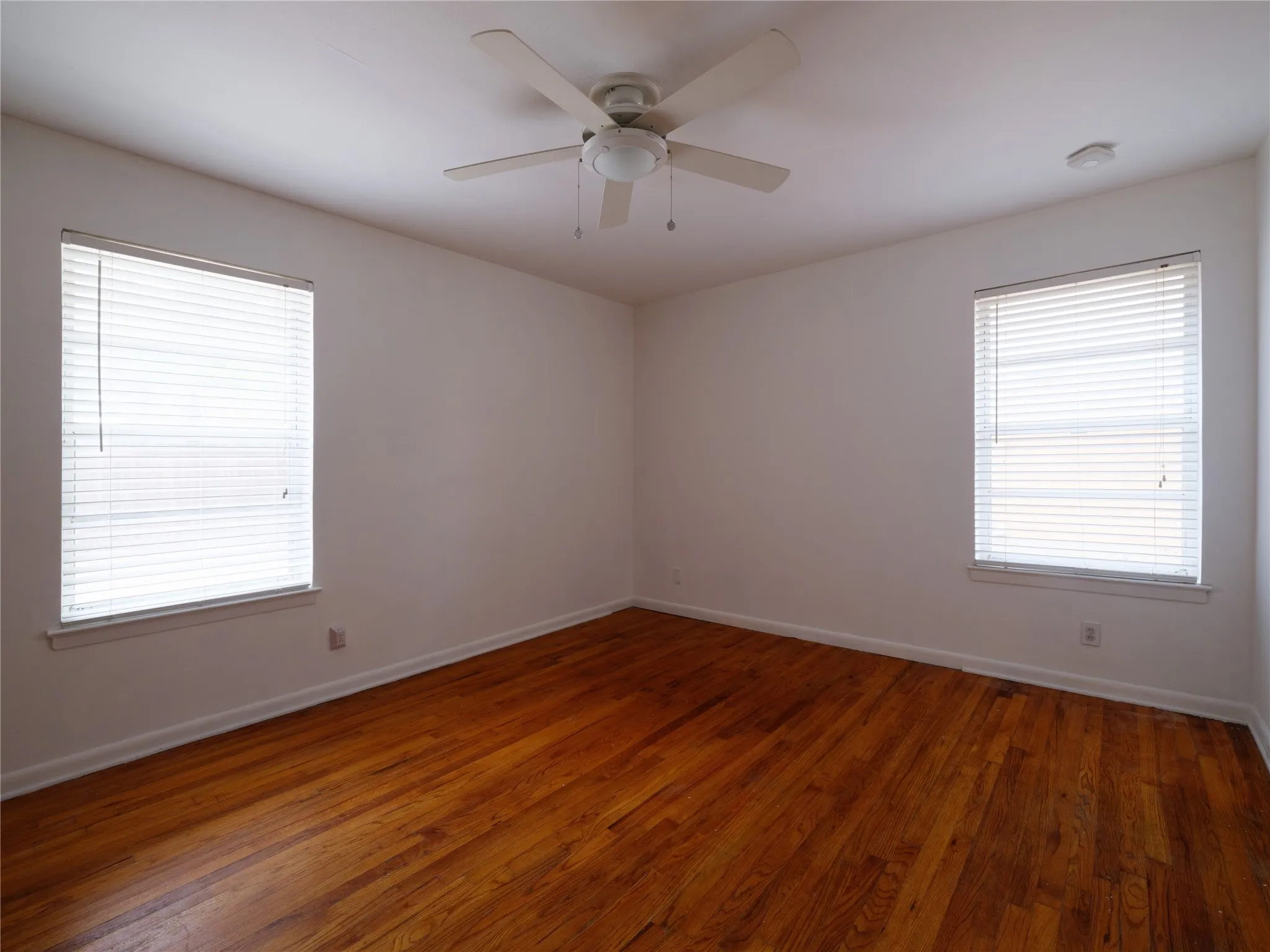 Single Family Residence For Sale in Dallas County , 427 Rorary Drive, Richardson, Texas 75081, 3 Bedroom, 3 Bathroom, 1 Garage spaces, 1,728 Sqft, built in 1956, mls#21398667, Real Estate Agent in Richardson, Homes For Sale in Dallas county, Homes For Sale in Richardson, Realtor in Richardson Texas, Real Estate Brokerage Independent Realty Texas, Luminita Cordes Realtor