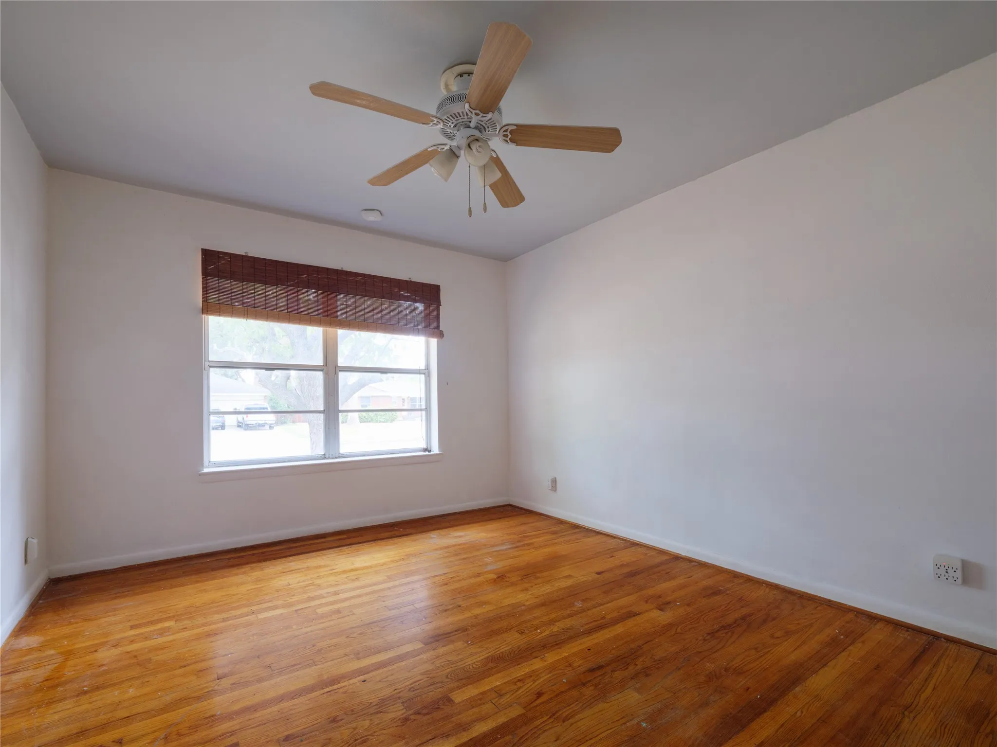 Single Family Residence For Sale in Dallas County , 427 Rorary Drive, Richardson, Texas 75081, 3 Bedroom, 3 Bathroom, 1 Garage spaces, 1,728 Sqft, built in 1956, mls#21398667, Real Estate Agent in Richardson, Homes For Sale in Dallas county, Homes For Sale in Richardson, Realtor in Richardson Texas, Real Estate Brokerage Independent Realty Texas, Luminita Cordes Realtor