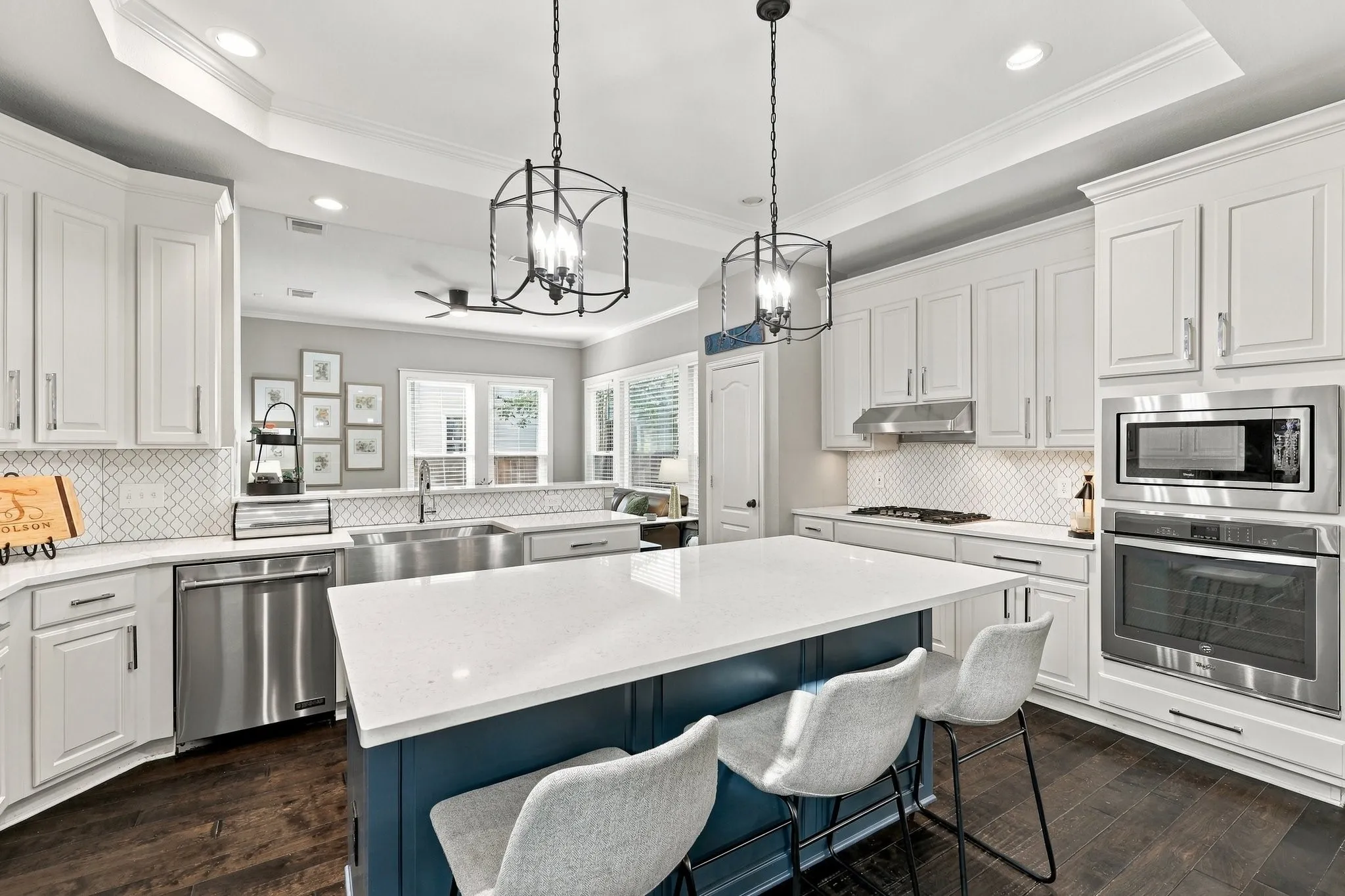 Bright and cheerful kitchen with lots of counter space and cabinets