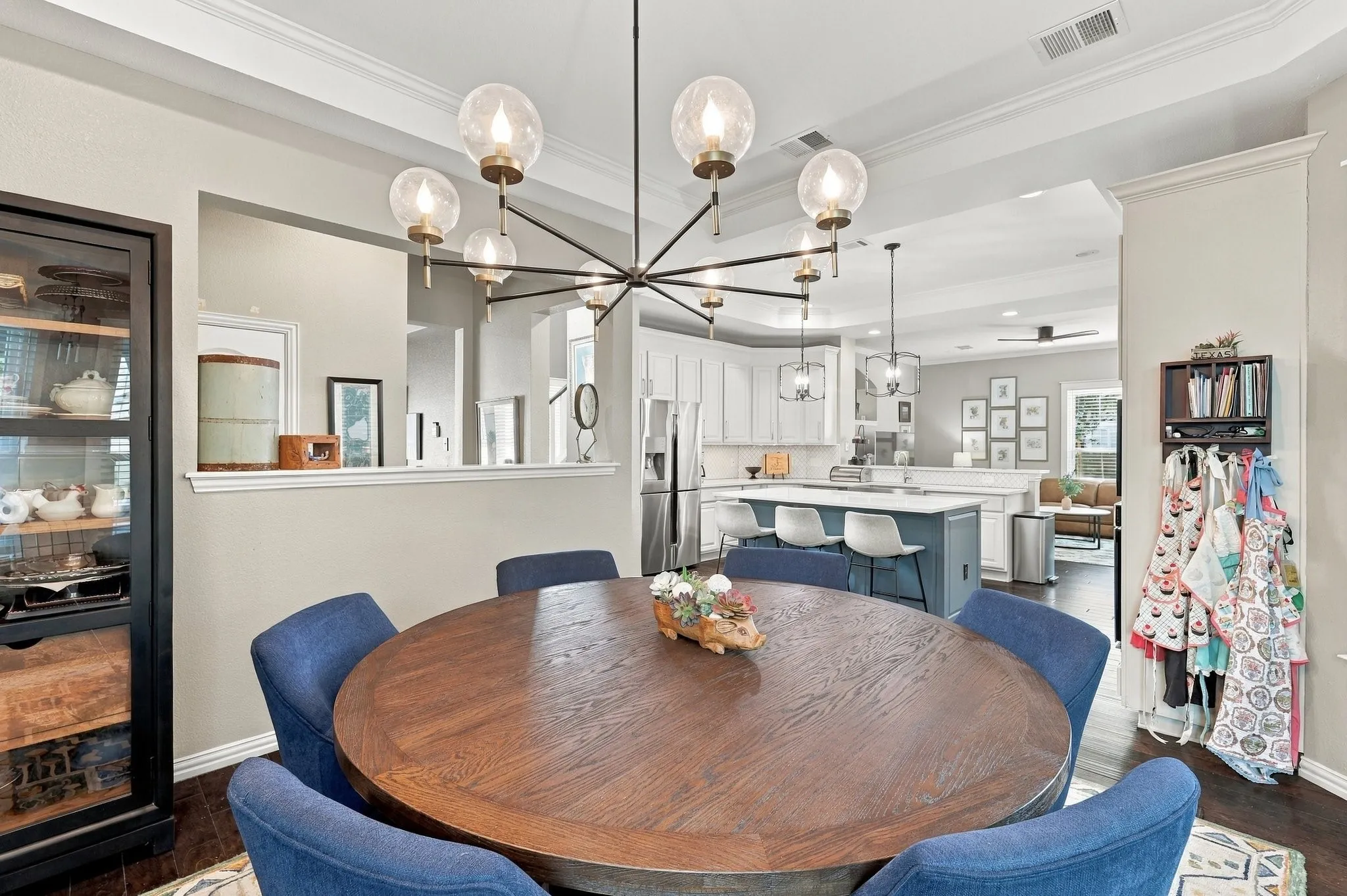 Gorgeous dining space
