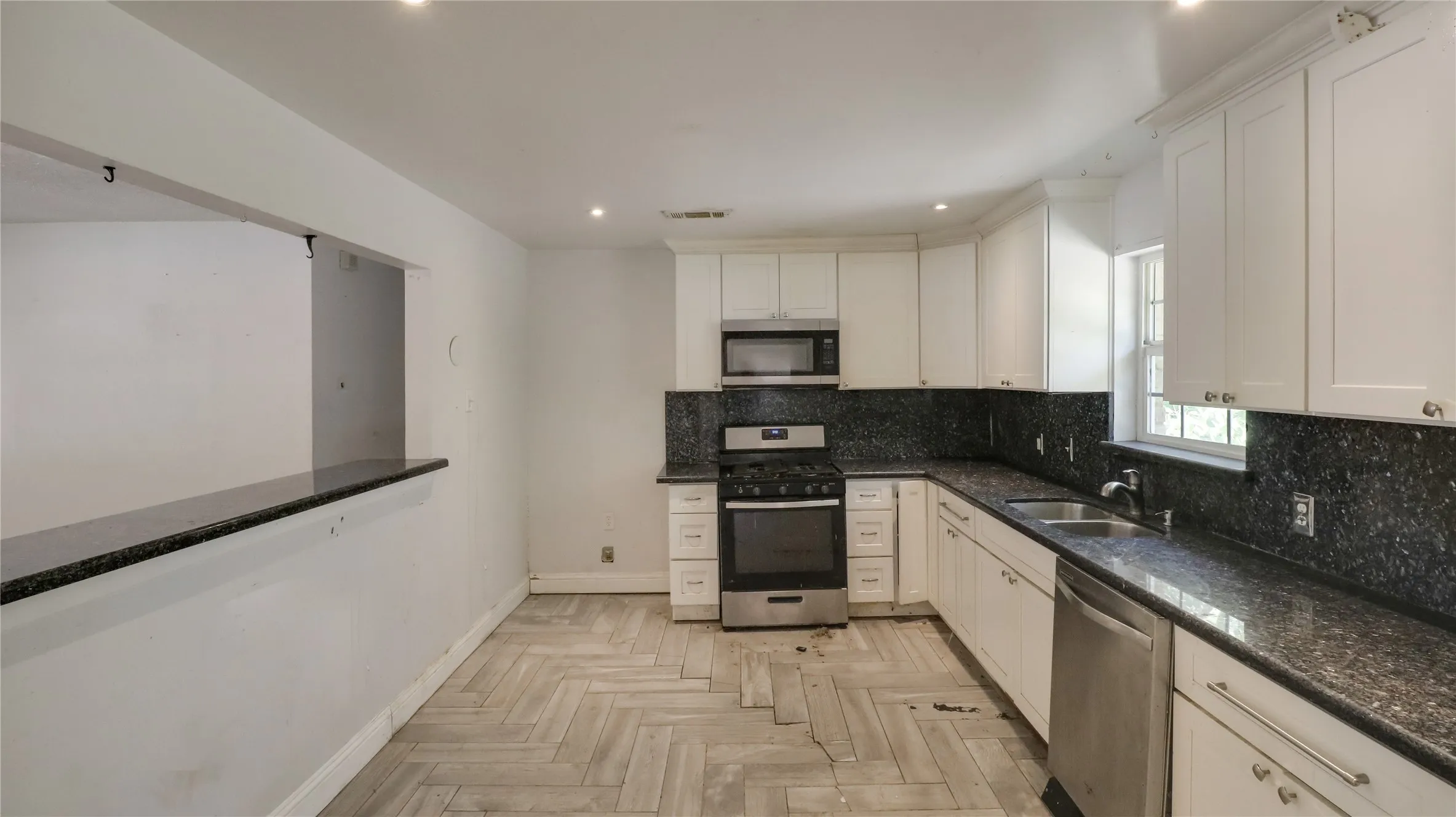 Single Family Residence For Sale in Dallas County , 2201 Linwood Lane, Irving, Texas 75061, 3 Bedroom, 2 Bathroom, Garage spaces, 1,350 Sqft, built in 1964, mls#21400777, Real Estate Agent in Irving, Homes For Sale in Dallas county, Homes For Sale in Irving, Realtor in Irving Texas, Real Estate Brokerage Independent Realty Texas, Luminita Cordes Realtor
