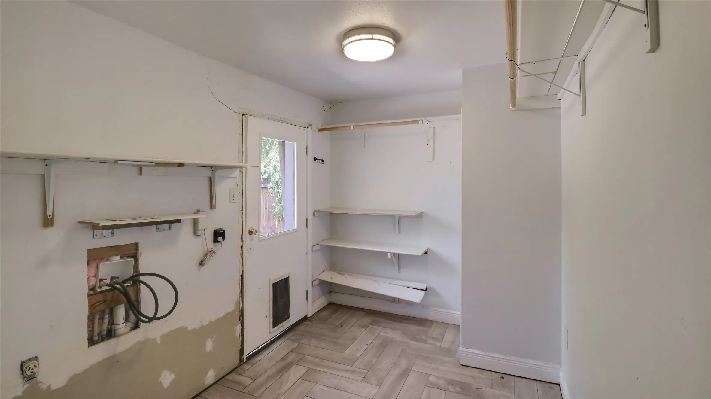 Single Family Residence For Sale in Dallas County , 2201 Linwood Lane, Irving, Texas 75061, 3 Bedroom, 2 Bathroom, Garage spaces, 1,350 Sqft, built in 1964, mls#21400777, Real Estate Agent in Irving, Homes For Sale in Dallas county, Homes For Sale in Irving, Realtor in Irving Texas, Real Estate Brokerage Independent Realty Texas, Luminita Cordes Realtor