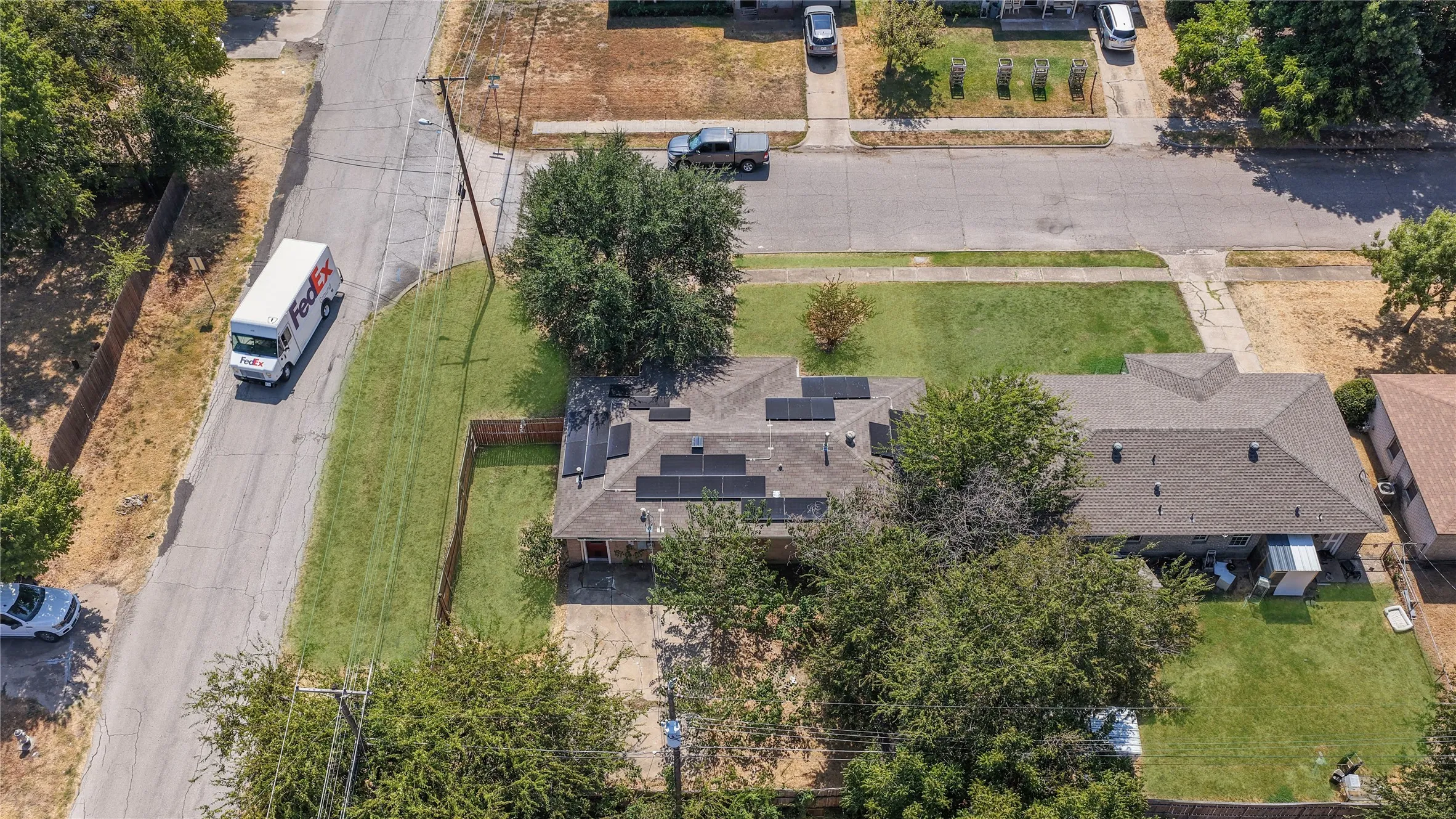 Single Family Residence For Sale in Dallas County , 2201 Linwood Lane, Irving, Texas 75061, 3 Bedroom, 2 Bathroom, Garage spaces, 1,350 Sqft, built in 1964, mls#21400777, Real Estate Agent in Irving, Homes For Sale in Dallas county, Homes For Sale in Irving, Realtor in Irving Texas, Real Estate Brokerage Independent Realty Texas, Luminita Cordes Realtor