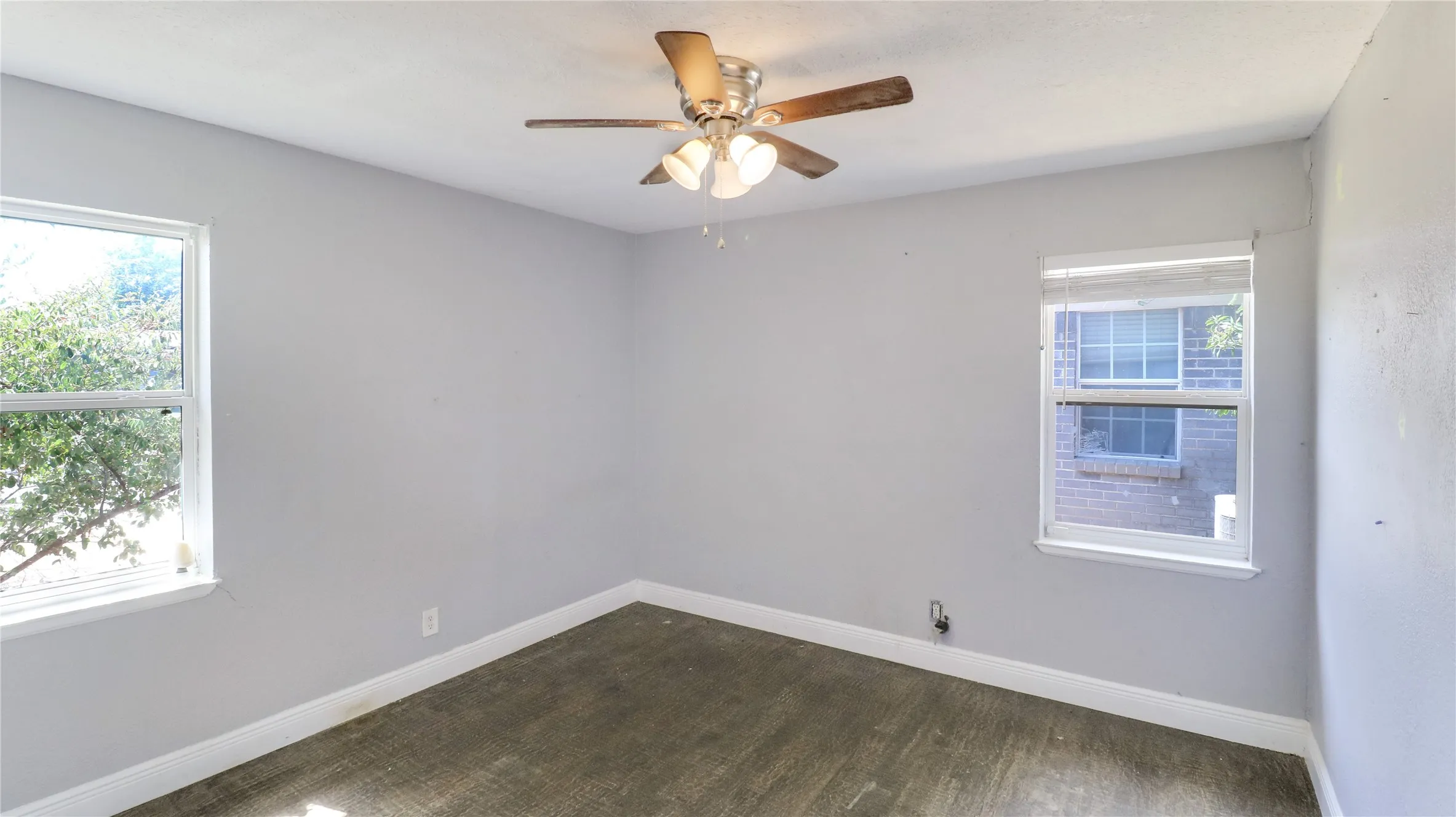 Single Family Residence For Sale in Dallas County , 2201 Linwood Lane, Irving, Texas 75061, 3 Bedroom, 2 Bathroom, Garage spaces, 1,350 Sqft, built in 1964, mls#21400777, Real Estate Agent in Irving, Homes For Sale in Dallas county, Homes For Sale in Irving, Realtor in Irving Texas, Real Estate Brokerage Independent Realty Texas, Luminita Cordes Realtor