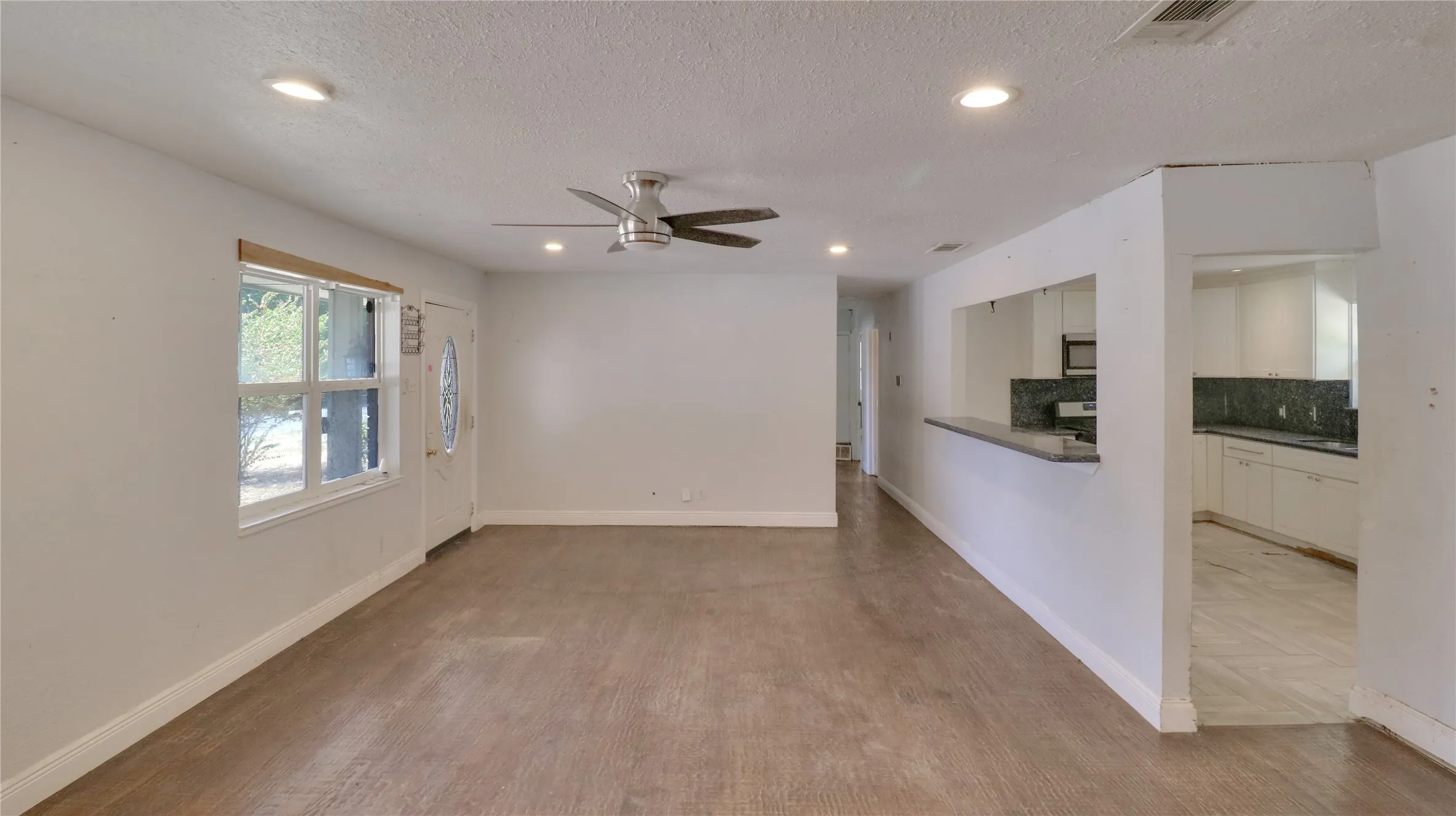 Single Family Residence For Sale in Dallas County , 2201 Linwood Lane, Irving, Texas 75061, 3 Bedroom, 2 Bathroom, Garage spaces, 1,350 Sqft, built in 1964, mls#21400777, Real Estate Agent in Irving, Homes For Sale in Dallas county, Homes For Sale in Irving, Realtor in Irving Texas, Real Estate Brokerage Independent Realty Texas, Luminita Cordes Realtor