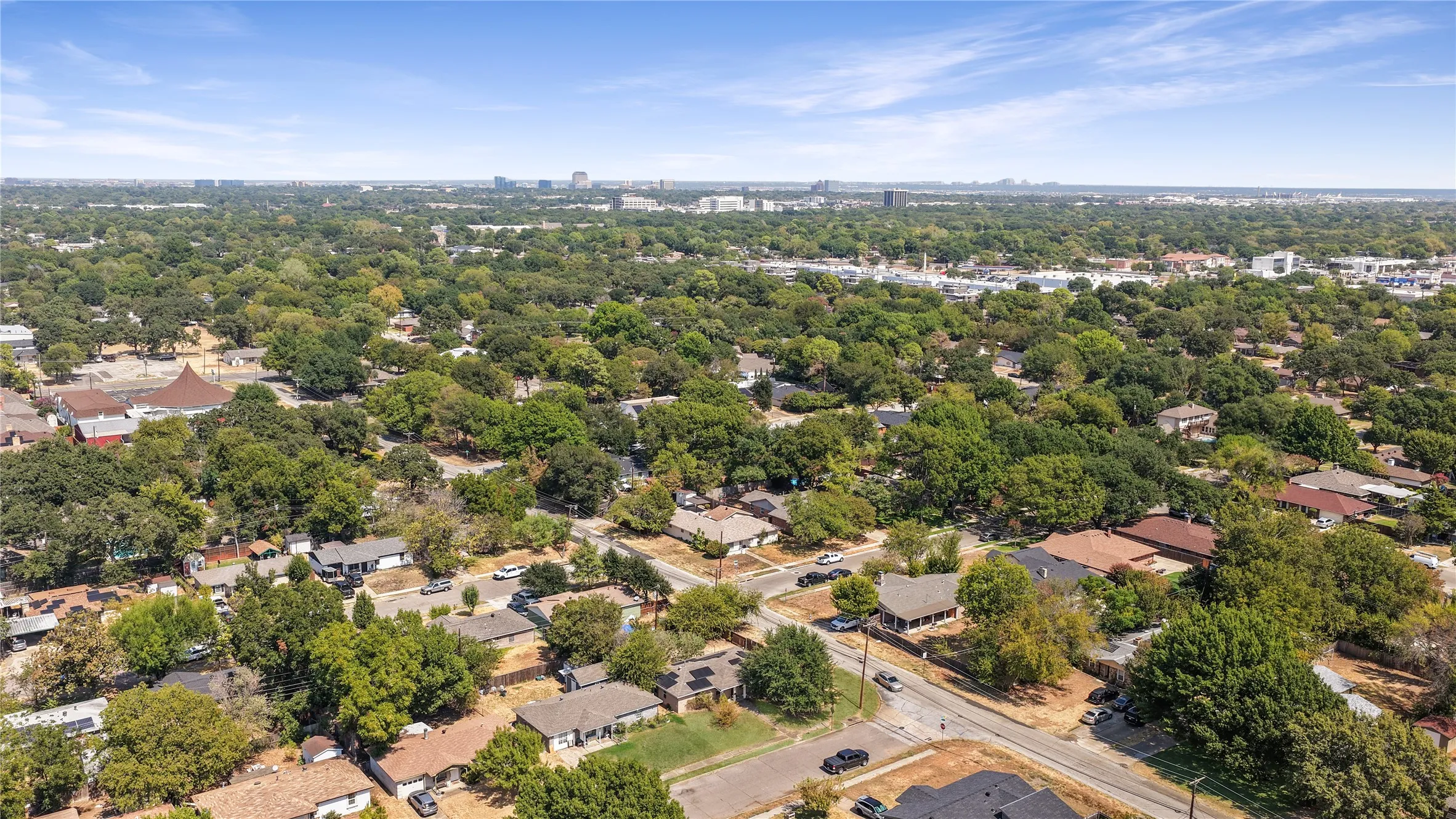 Single Family Residence For Sale in Dallas County , 2201 Linwood Lane, Irving, Texas 75061, 3 Bedroom, 2 Bathroom, Garage spaces, 1,350 Sqft, built in 1964, mls#21400777, Real Estate Agent in Irving, Homes For Sale in Dallas county, Homes For Sale in Irving, Realtor in Irving Texas, Real Estate Brokerage Independent Realty Texas, Luminita Cordes Realtor