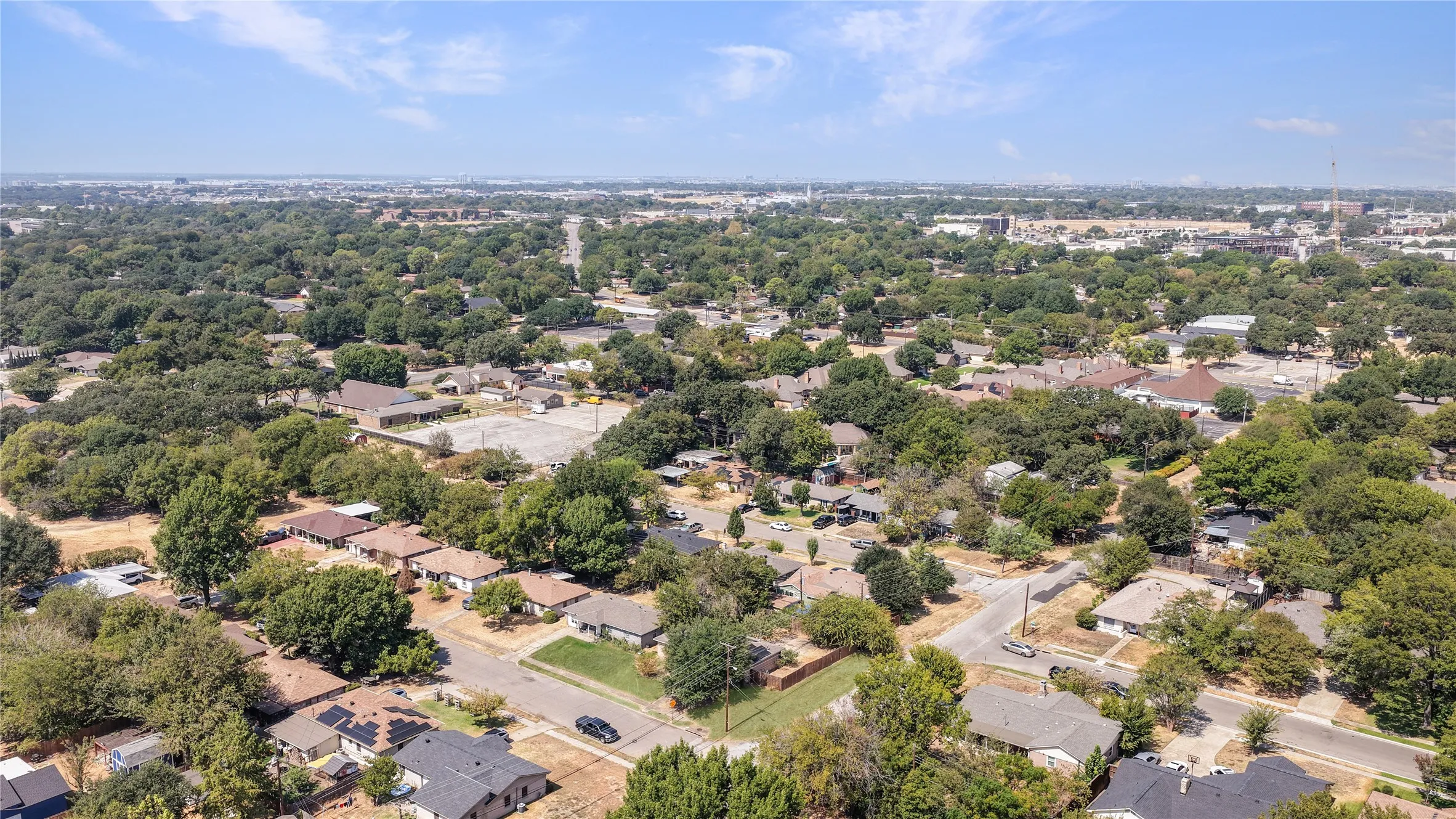 Single Family Residence For Sale in Dallas County , 2201 Linwood Lane, Irving, Texas 75061, 3 Bedroom, 2 Bathroom, Garage spaces, 1,350 Sqft, built in 1964, mls#21400777, Real Estate Agent in Irving, Homes For Sale in Dallas county, Homes For Sale in Irving, Realtor in Irving Texas, Real Estate Brokerage Independent Realty Texas, Luminita Cordes Realtor