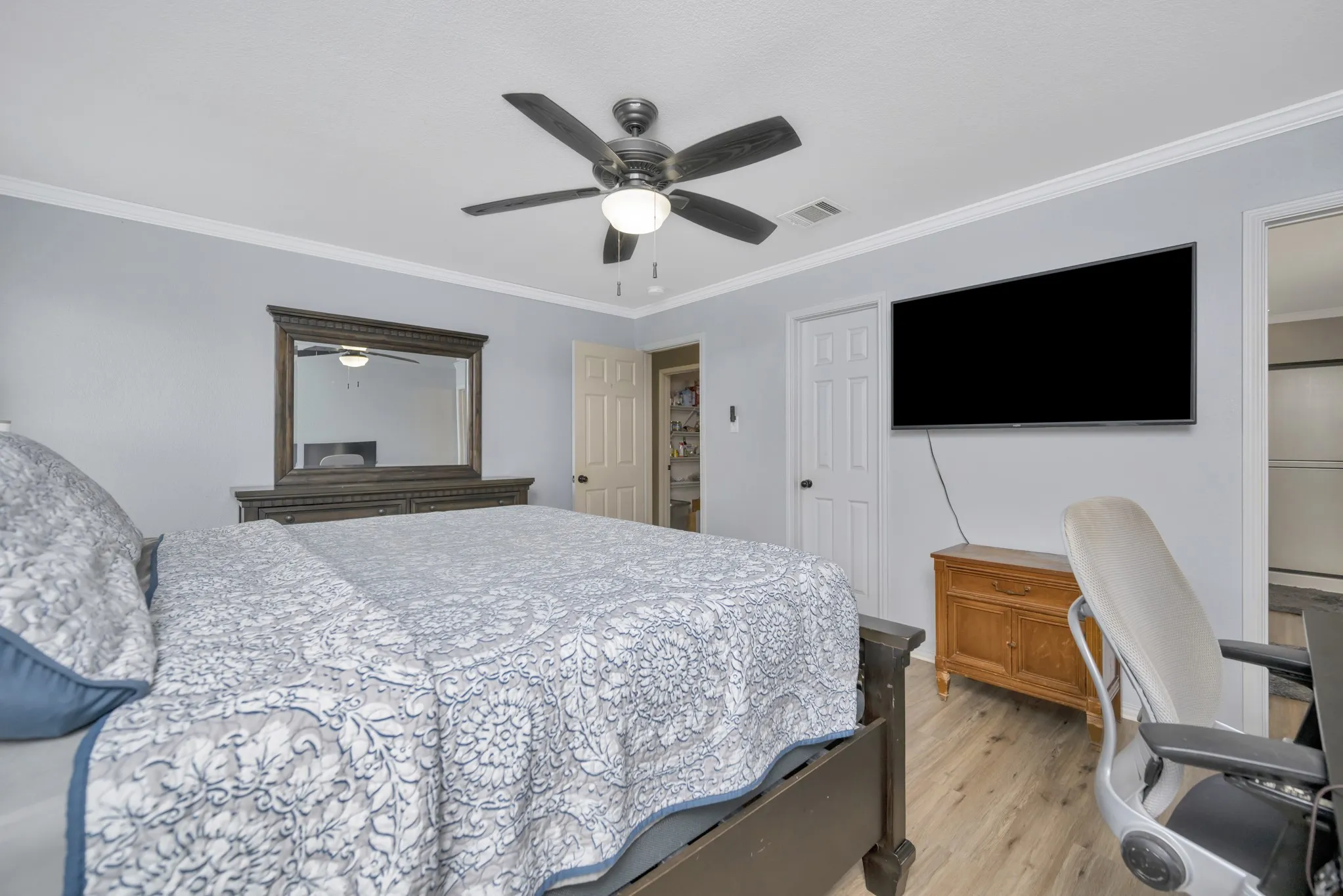 Single Family Residence For Sale in Tarrant County , 10860 Braemoor Drive, Fort Worth, Texas 76052, 3 Bedroom, 2 Bathroom, 2 Garage spaces, 1,656 Sqft, built in 2005, mls#21377858, Real Estate Agent in Fort Worth, Homes For Sale in Tarrant county, Homes For Sale in Fort Worth, Realtor in Fort Worth Texas, Real Estate Brokerage Independent Realty Texas, Luminita Cordes Realtor