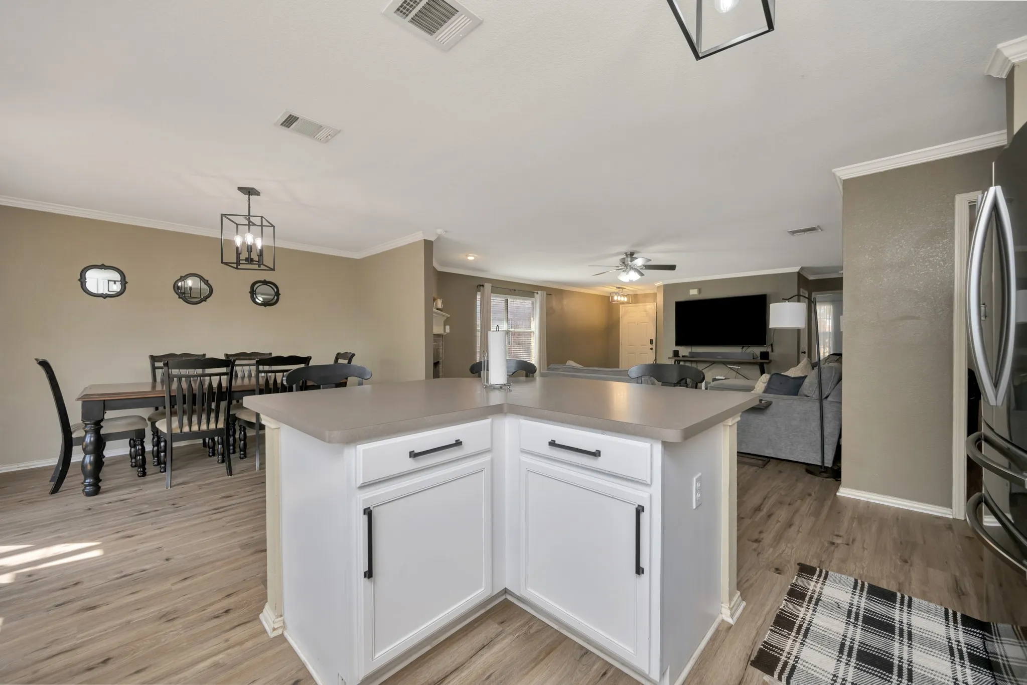 Single Family Residence For Sale in Tarrant County , 10860 Braemoor Drive, Fort Worth, Texas 76052, 3 Bedroom, 2 Bathroom, 2 Garage spaces, 1,656 Sqft, built in 2005, mls#21377858, Real Estate Agent in Fort Worth, Homes For Sale in Tarrant county, Homes For Sale in Fort Worth, Realtor in Fort Worth Texas, Real Estate Brokerage Independent Realty Texas, Luminita Cordes Realtor