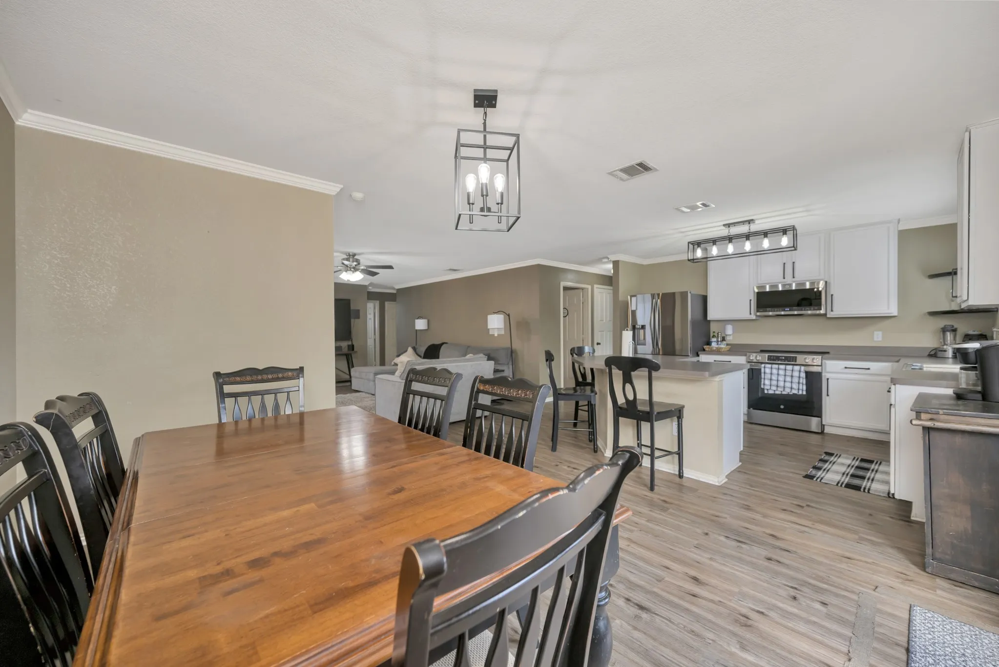 Single Family Residence For Sale in Tarrant County , 10860 Braemoor Drive, Fort Worth, Texas 76052, 3 Bedroom, 2 Bathroom, 2 Garage spaces, 1,656 Sqft, built in 2005, mls#21377858, Real Estate Agent in Fort Worth, Homes For Sale in Tarrant county, Homes For Sale in Fort Worth, Realtor in Fort Worth Texas, Real Estate Brokerage Independent Realty Texas, Luminita Cordes Realtor