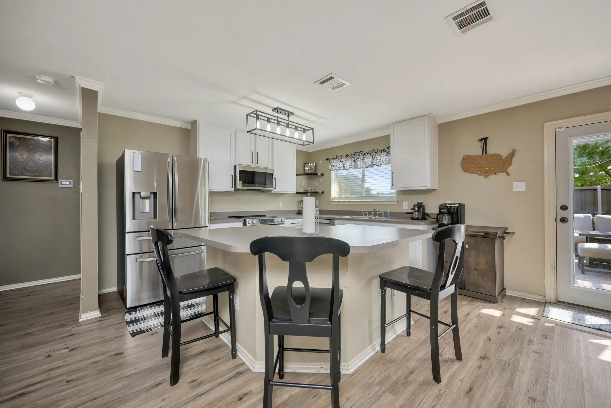 Single Family Residence For Sale in Tarrant County , 10860 Braemoor Drive, Fort Worth, Texas 76052, 3 Bedroom, 2 Bathroom, 2 Garage spaces, 1,656 Sqft, built in 2005, mls#21377858, Real Estate Agent in Fort Worth, Homes For Sale in Tarrant county, Homes For Sale in Fort Worth, Realtor in Fort Worth Texas, Real Estate Brokerage Independent Realty Texas, Luminita Cordes Realtor
