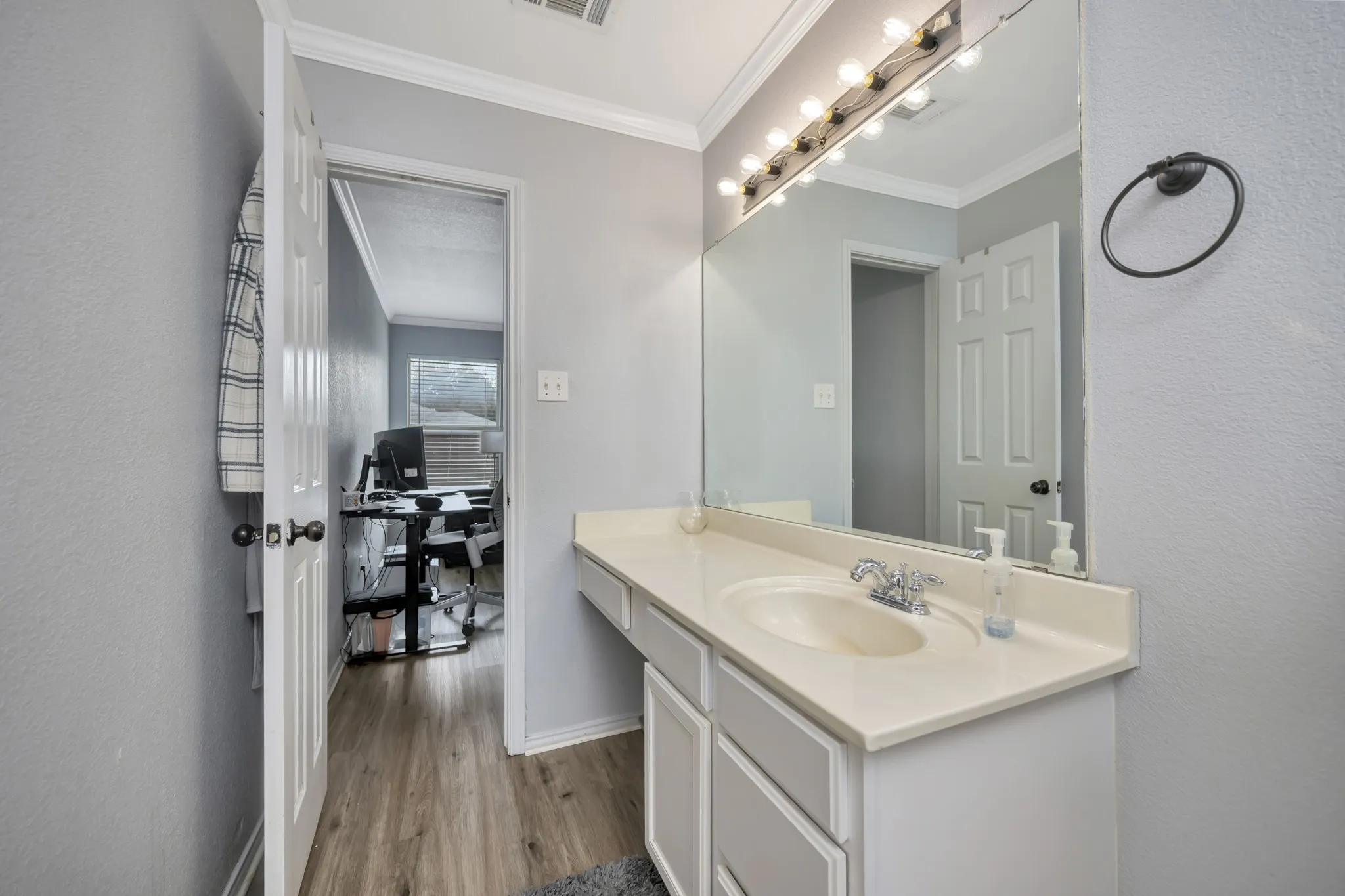 Single Family Residence For Sale in Tarrant County , 10860 Braemoor Drive, Fort Worth, Texas 76052, 3 Bedroom, 2 Bathroom, 2 Garage spaces, 1,656 Sqft, built in 2005, mls#21377858, Real Estate Agent in Fort Worth, Homes For Sale in Tarrant county, Homes For Sale in Fort Worth, Realtor in Fort Worth Texas, Real Estate Brokerage Independent Realty Texas, Luminita Cordes Realtor