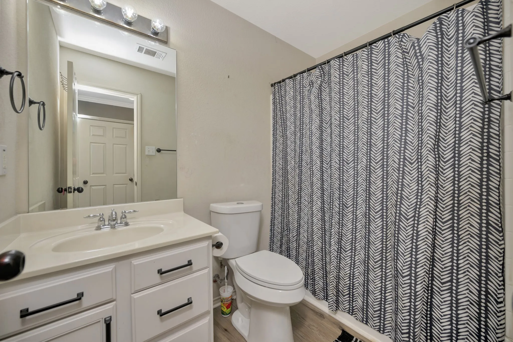 Single Family Residence For Sale in Tarrant County , 10860 Braemoor Drive, Fort Worth, Texas 76052, 3 Bedroom, 2 Bathroom, 2 Garage spaces, 1,656 Sqft, built in 2005, mls#21377858, Real Estate Agent in Fort Worth, Homes For Sale in Tarrant county, Homes For Sale in Fort Worth, Realtor in Fort Worth Texas, Real Estate Brokerage Independent Realty Texas, Luminita Cordes Realtor