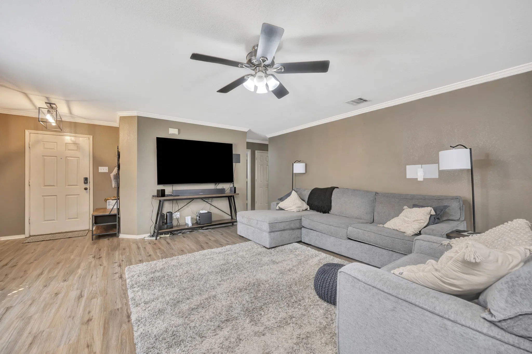 Single Family Residence For Sale in Tarrant County , 10860 Braemoor Drive, Fort Worth, Texas 76052, 3 Bedroom, 2 Bathroom, 2 Garage spaces, 1,656 Sqft, built in 2005, mls#21377858, Real Estate Agent in Fort Worth, Homes For Sale in Tarrant county, Homes For Sale in Fort Worth, Realtor in Fort Worth Texas, Real Estate Brokerage Independent Realty Texas, Luminita Cordes Realtor