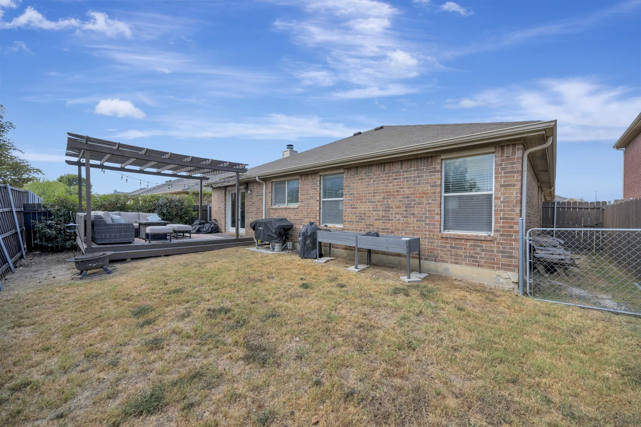 Single Family Residence For Sale in Tarrant County , 10860 Braemoor Drive, Fort Worth, Texas 76052, 3 Bedroom, 2 Bathroom, 2 Garage spaces, 1,656 Sqft, built in 2005, mls#21377858, Real Estate Agent in Fort Worth, Homes For Sale in Tarrant county, Homes For Sale in Fort Worth, Realtor in Fort Worth Texas, Real Estate Brokerage Independent Realty Texas, Luminita Cordes Realtor