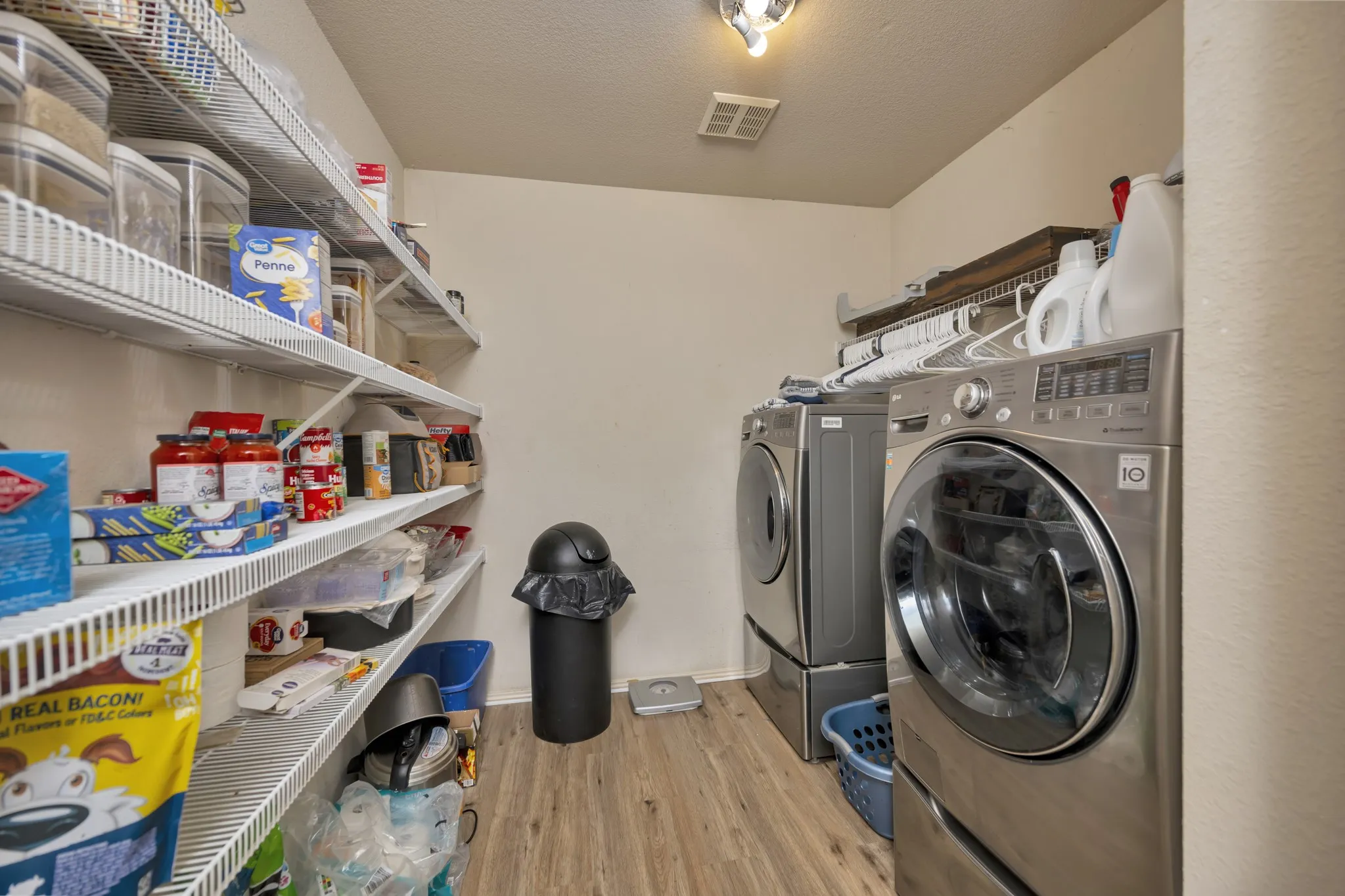 Single Family Residence For Sale in Tarrant County , 10860 Braemoor Drive, Fort Worth, Texas 76052, 3 Bedroom, 2 Bathroom, 2 Garage spaces, 1,656 Sqft, built in 2005, mls#21377858, Real Estate Agent in Fort Worth, Homes For Sale in Tarrant county, Homes For Sale in Fort Worth, Realtor in Fort Worth Texas, Real Estate Brokerage Independent Realty Texas, Luminita Cordes Realtor