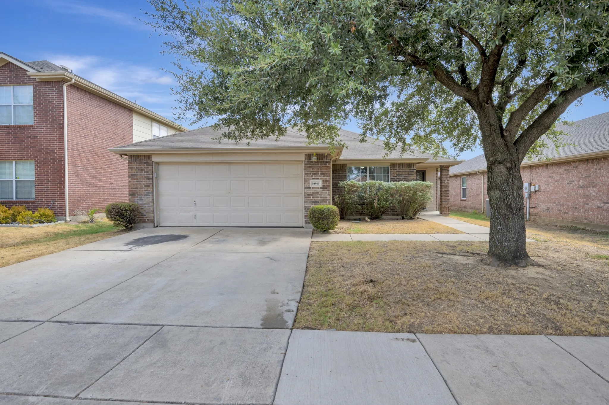 Single Family Residence For Sale in Tarrant County , 10860 Braemoor Drive, Fort Worth, Texas 76052, 3 Bedroom, 2 Bathroom, 2 Garage spaces, 1,656 Sqft, built in 2005, mls#21377858, Real Estate Agent in Fort Worth, Homes For Sale in Tarrant county, Homes For Sale in Fort Worth, Realtor in Fort Worth Texas, Real Estate Brokerage Independent Realty Texas, Luminita Cordes Realtor