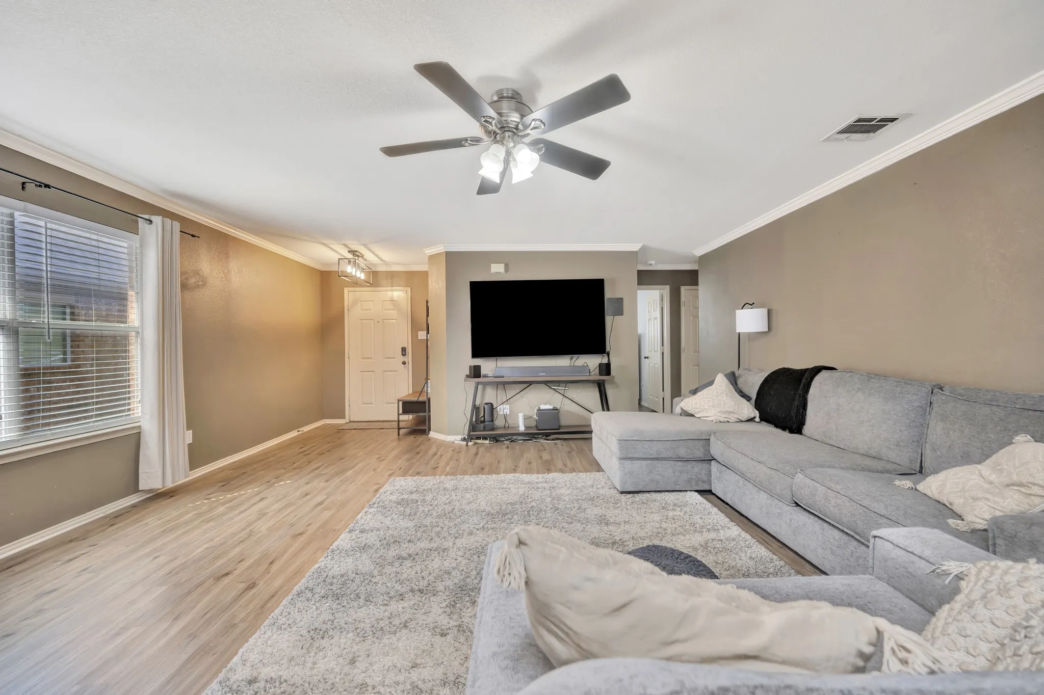Single Family Residence For Sale in Tarrant County , 10860 Braemoor Drive, Fort Worth, Texas 76052, 3 Bedroom, 2 Bathroom, 2 Garage spaces, 1,656 Sqft, built in 2005, mls#21377858, Real Estate Agent in Fort Worth, Homes For Sale in Tarrant county, Homes For Sale in Fort Worth, Realtor in Fort Worth Texas, Real Estate Brokerage Independent Realty Texas, Luminita Cordes Realtor