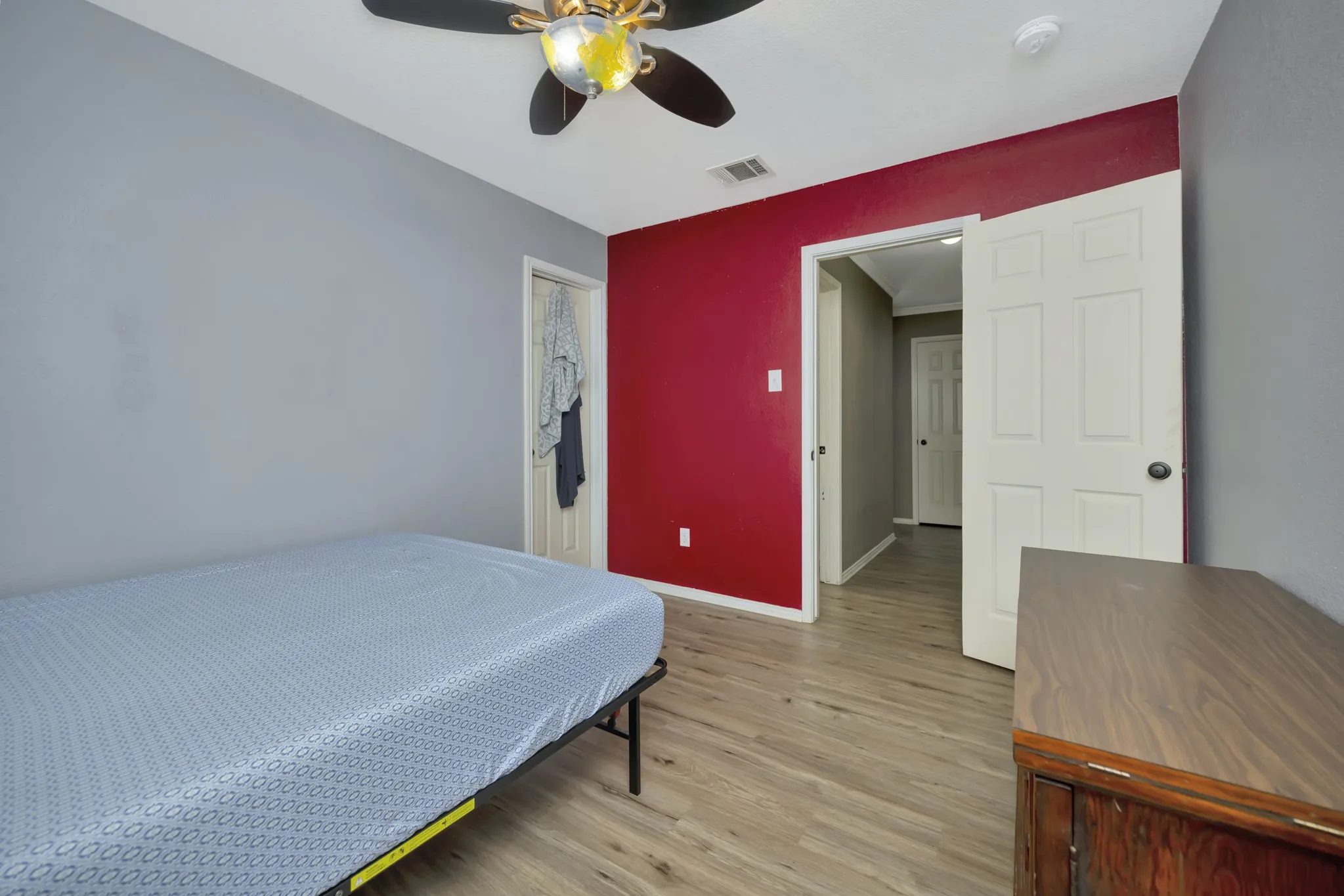 Single Family Residence For Sale in Tarrant County , 10860 Braemoor Drive, Fort Worth, Texas 76052, 3 Bedroom, 2 Bathroom, 2 Garage spaces, 1,656 Sqft, built in 2005, mls#21377858, Real Estate Agent in Fort Worth, Homes For Sale in Tarrant county, Homes For Sale in Fort Worth, Realtor in Fort Worth Texas, Real Estate Brokerage Independent Realty Texas, Luminita Cordes Realtor