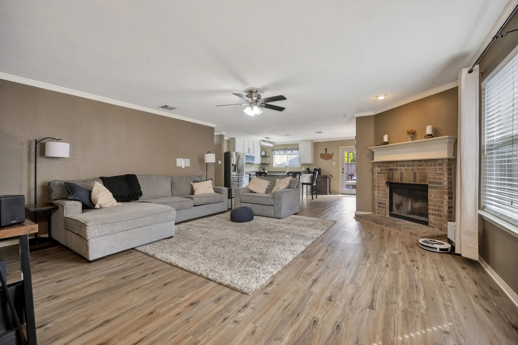 Single Family Residence For Sale in Tarrant County , 10860 Braemoor Drive, Fort Worth, Texas 76052, 3 Bedroom, 2 Bathroom, 2 Garage spaces, 1,656 Sqft, built in 2005, mls#21377858, Real Estate Agent in Fort Worth, Homes For Sale in Tarrant county, Homes For Sale in Fort Worth, Realtor in Fort Worth Texas, Real Estate Brokerage Independent Realty Texas, Luminita Cordes Realtor