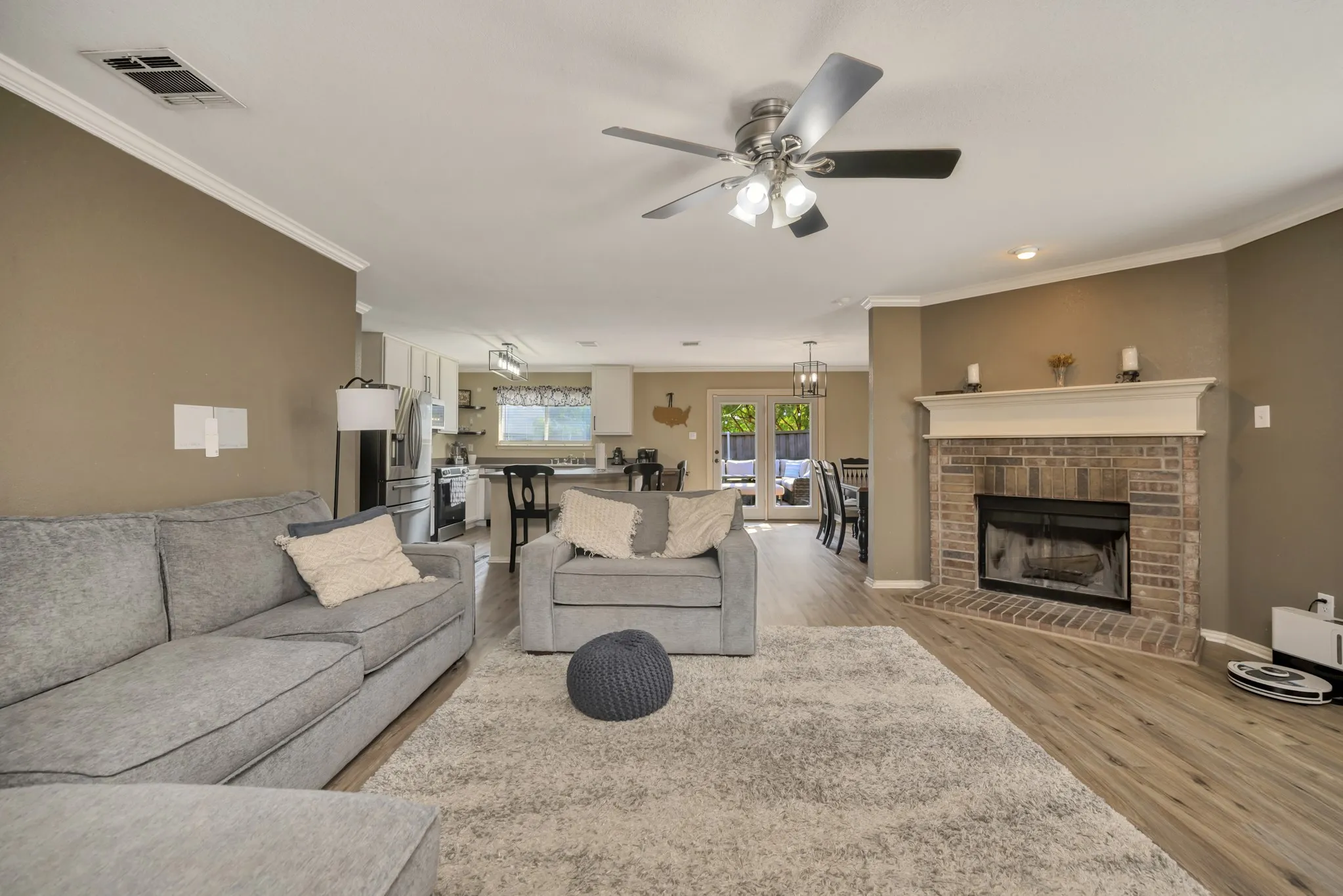 Single Family Residence For Sale in Tarrant County , 10860 Braemoor Drive, Fort Worth, Texas 76052, 3 Bedroom, 2 Bathroom, 2 Garage spaces, 1,656 Sqft, built in 2005, mls#21377858, Real Estate Agent in Fort Worth, Homes For Sale in Tarrant county, Homes For Sale in Fort Worth, Realtor in Fort Worth Texas, Real Estate Brokerage Independent Realty Texas, Luminita Cordes Realtor