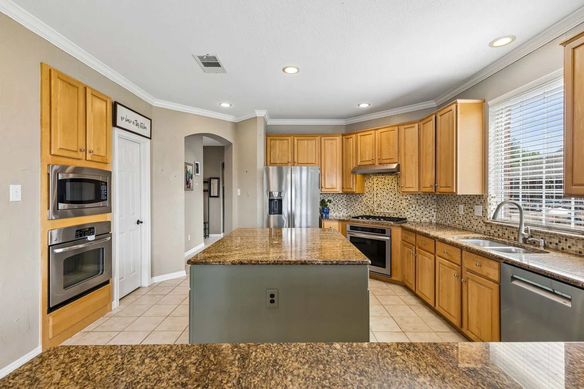 Single Family Residence For Sale in Denton County , 35 Creekside Drive, Trophy Club, Texas 76262, 4 Bedroom, 4 Bathroom, 2 Garage spaces, 3,608 Sqft, built in 1999, mls#21399821, Real Estate Agent in Trophy Club, Homes For Sale in Denton county, Homes For Sale in Trophy Club, Realtor in Trophy Club Texas, Real Estate Brokerage Independent Realty Texas, Luminita Cordes Realtor