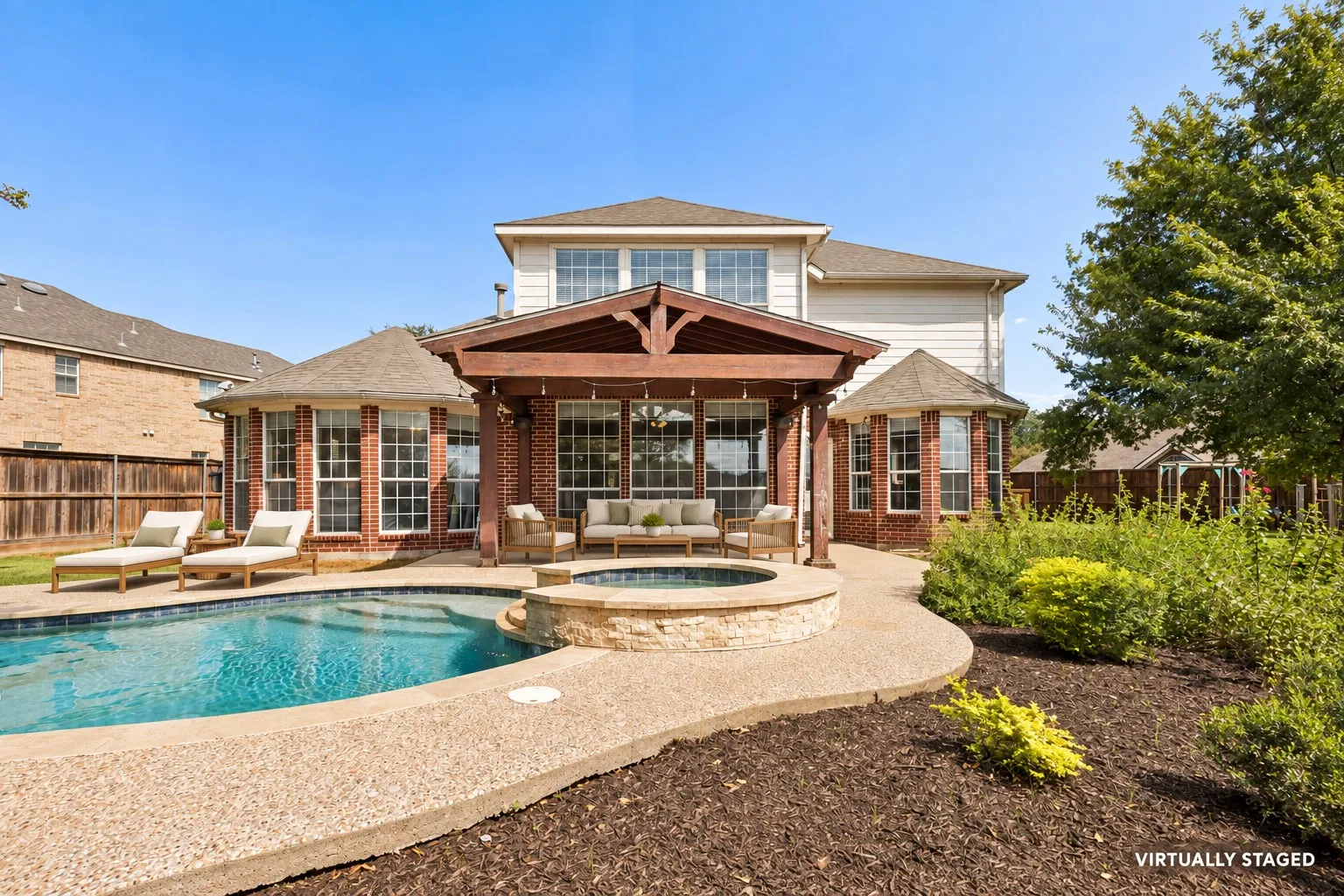 Single Family Residence For Sale in Denton County , 35 Creekside Drive, Trophy Club, Texas 76262, 4 Bedroom, 4 Bathroom, 2 Garage spaces, 3,608 Sqft, built in 1999, mls#21399821, Real Estate Agent in Trophy Club, Homes For Sale in Denton county, Homes For Sale in Trophy Club, Realtor in Trophy Club Texas, Real Estate Brokerage Independent Realty Texas, Luminita Cordes Realtor