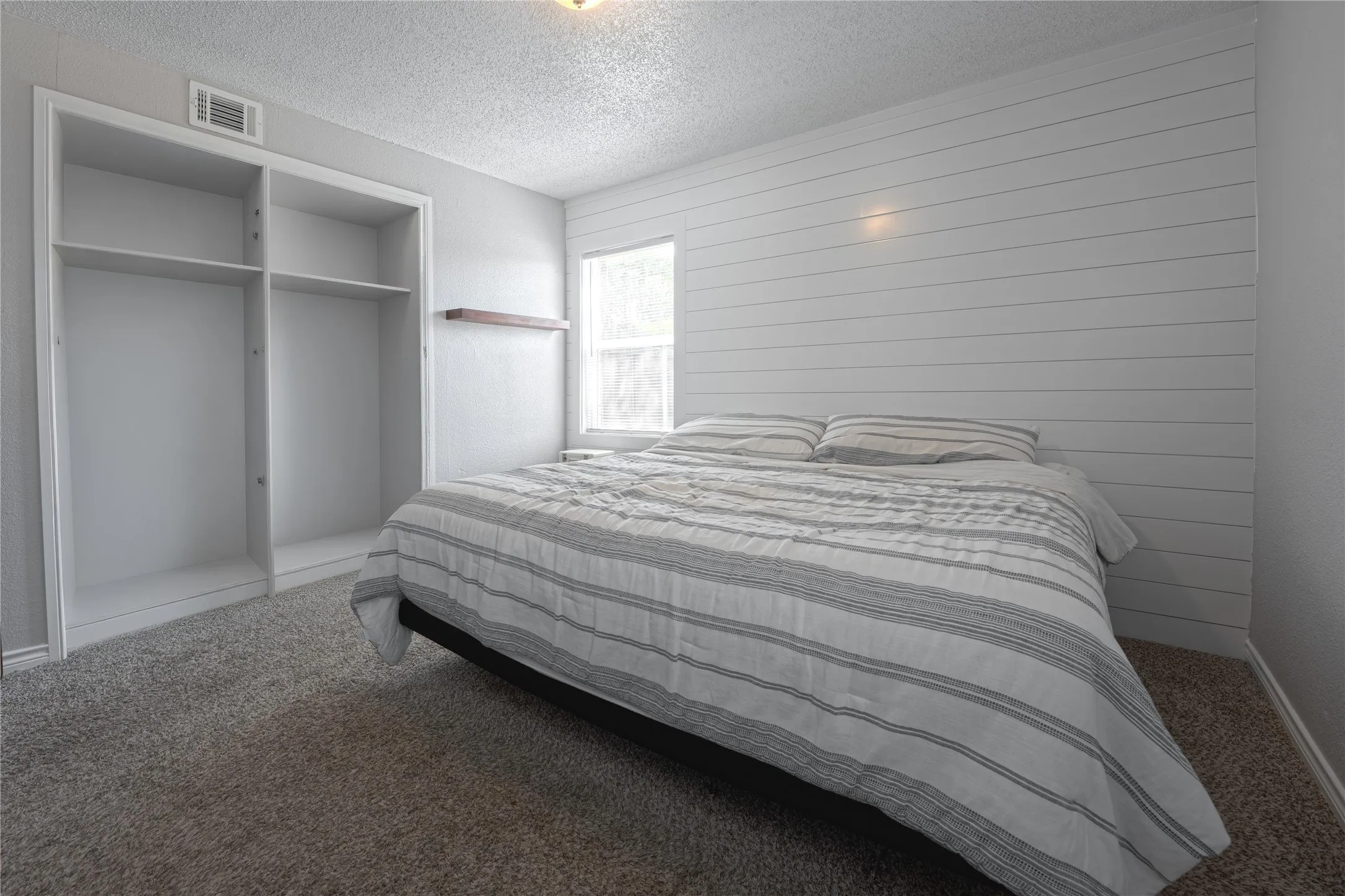 Single Family Residence For Sale in Tarrant County , 7901 Laura Street, North Richland Hills, Texas 76180, 3 Bedroom, 2 Bathroom, 1 Garage spaces, 1,536 Sqft, built in 1955, mls#21399703, Real Estate Agent in North Richland Hills, Homes For Sale in Tarrant county, Homes For Sale in North Richland Hills, Realtor in North Richland Hills Texas, Real Estate Brokerage Independent Realty Texas, Luminita Cordes Realtor