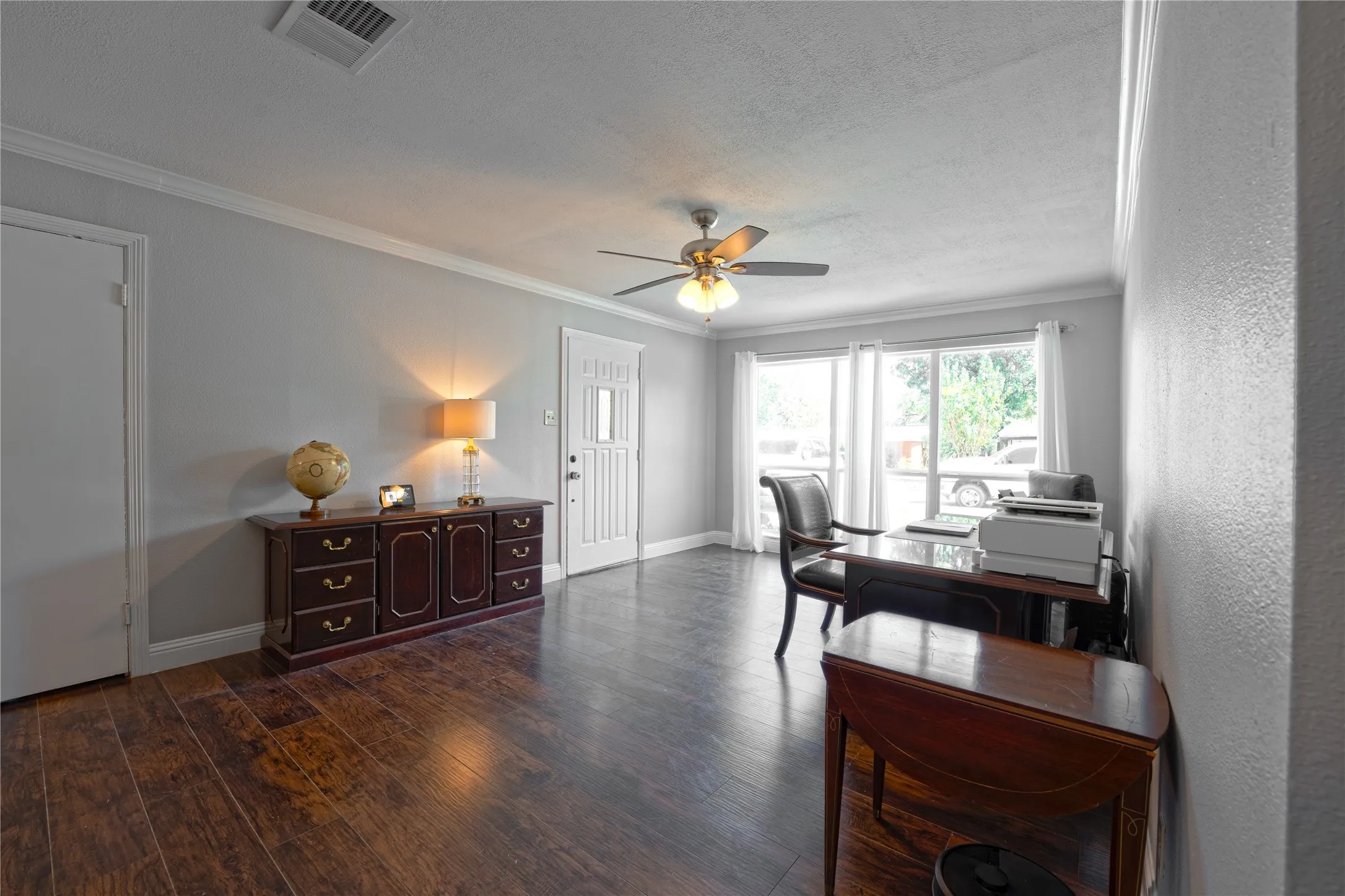 Single Family Residence For Sale in Tarrant County , 7901 Laura Street, North Richland Hills, Texas 76180, 3 Bedroom, 2 Bathroom, 1 Garage spaces, 1,536 Sqft, built in 1955, mls#21399703, Real Estate Agent in North Richland Hills, Homes For Sale in Tarrant county, Homes For Sale in North Richland Hills, Realtor in North Richland Hills Texas, Real Estate Brokerage Independent Realty Texas, Luminita Cordes Realtor