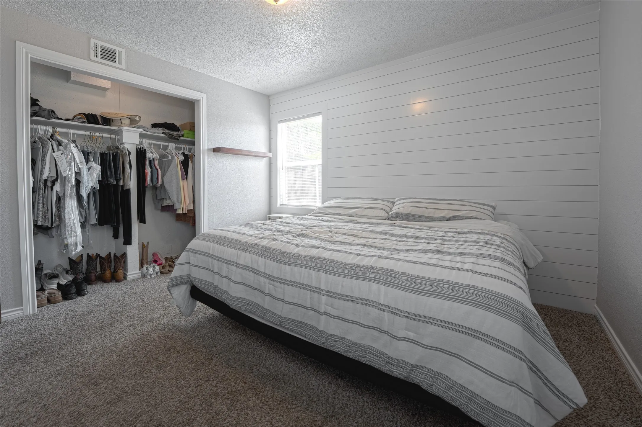 Single Family Residence For Sale in Tarrant County , 7901 Laura Street, North Richland Hills, Texas 76180, 3 Bedroom, 2 Bathroom, 1 Garage spaces, 1,536 Sqft, built in 1955, mls#21399703, Real Estate Agent in North Richland Hills, Homes For Sale in Tarrant county, Homes For Sale in North Richland Hills, Realtor in North Richland Hills Texas, Real Estate Brokerage Independent Realty Texas, Luminita Cordes Realtor