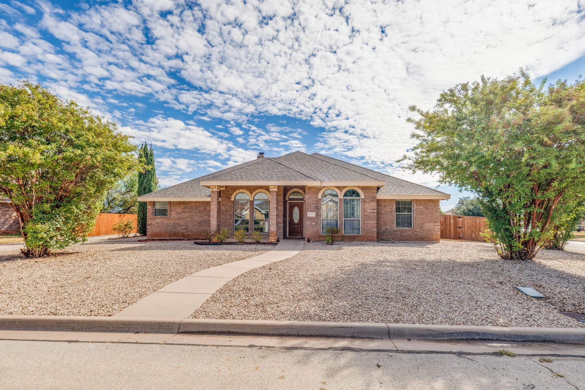 Single Family Residence For Sale in Taylor County , 7033 Waterway Lane, Abilene, Texas 79606, 3 Bedroom, 2 Bathroom, 2 Garage spaces, 1,919 Sqft, built in 2006, mls#21400069, Real Estate Agent in Abilene, Homes For Sale in Taylor county, Homes For Sale in Abilene, Realtor in Abilene Texas, Real Estate Brokerage Independent Realty Texas, Luminita Cordes Realtor