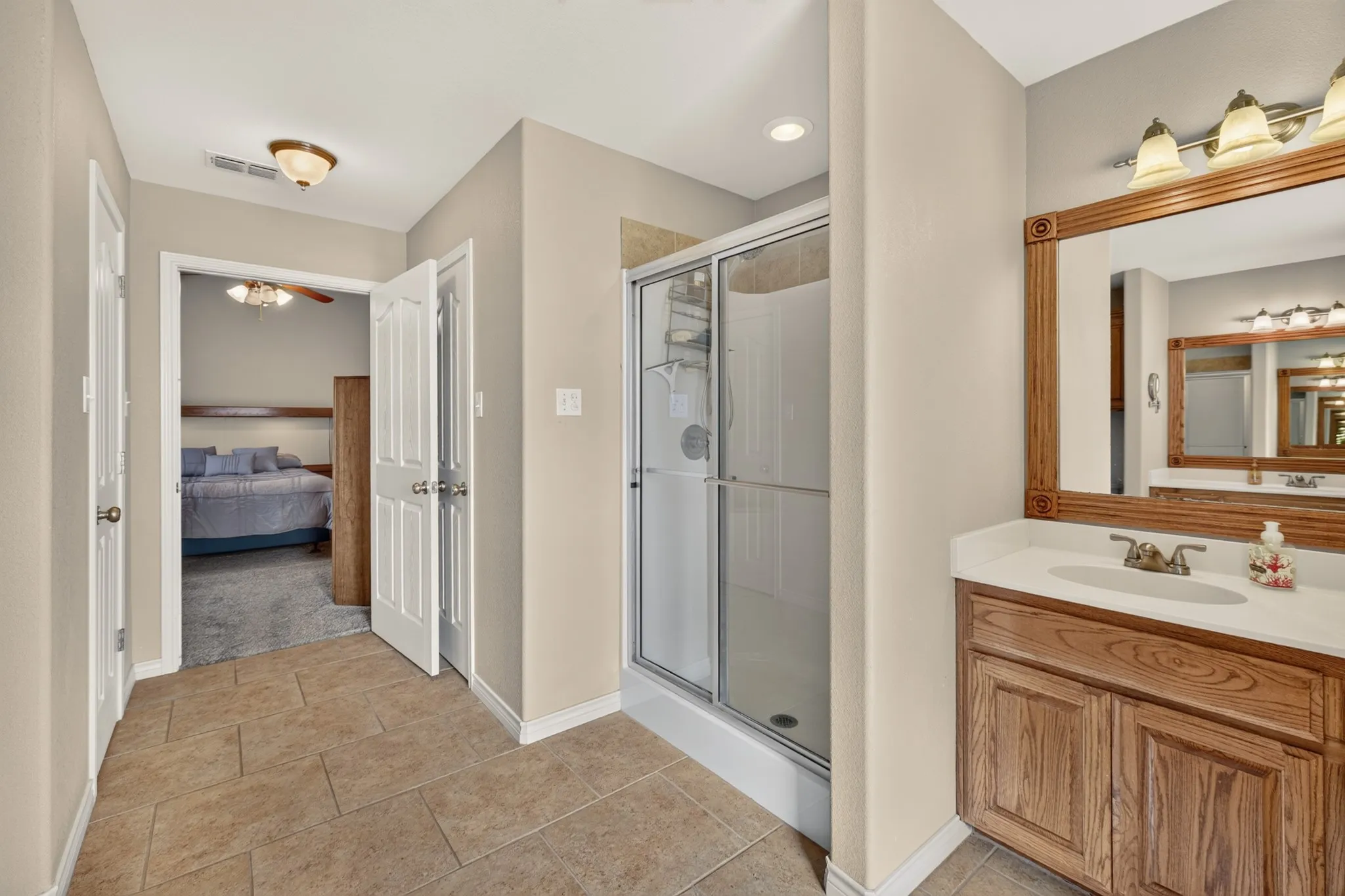 Single Family Residence For Sale in Taylor County , 7033 Waterway Lane, Abilene, Texas 79606, 3 Bedroom, 2 Bathroom, 2 Garage spaces, 1,919 Sqft, built in 2006, mls#21400069, Real Estate Agent in Abilene, Homes For Sale in Taylor county, Homes For Sale in Abilene, Realtor in Abilene Texas, Real Estate Brokerage Independent Realty Texas, Luminita Cordes Realtor