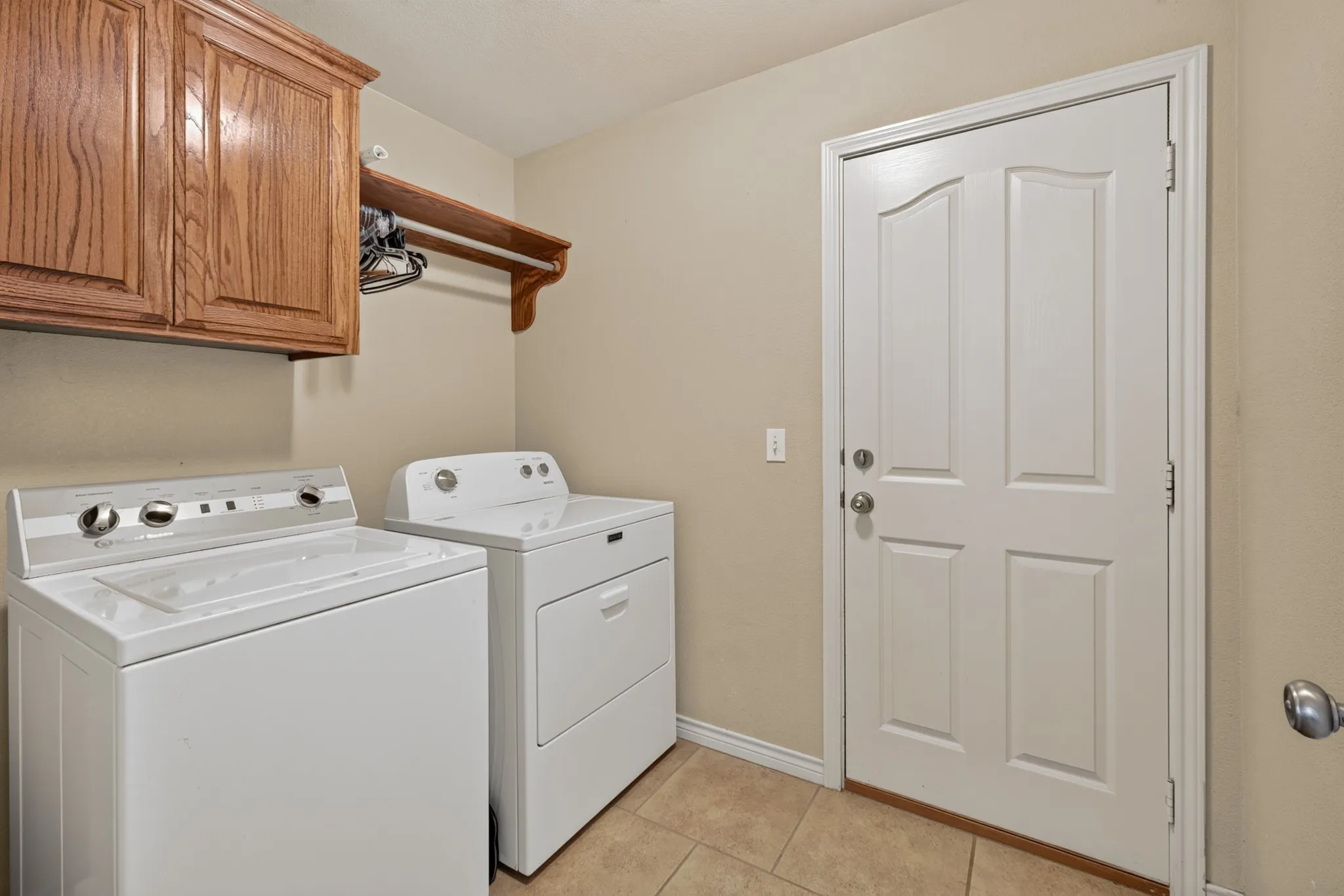 Single Family Residence For Sale in Taylor County , 7033 Waterway Lane, Abilene, Texas 79606, 3 Bedroom, 2 Bathroom, 2 Garage spaces, 1,919 Sqft, built in 2006, mls#21400069, Real Estate Agent in Abilene, Homes For Sale in Taylor county, Homes For Sale in Abilene, Realtor in Abilene Texas, Real Estate Brokerage Independent Realty Texas, Luminita Cordes Realtor