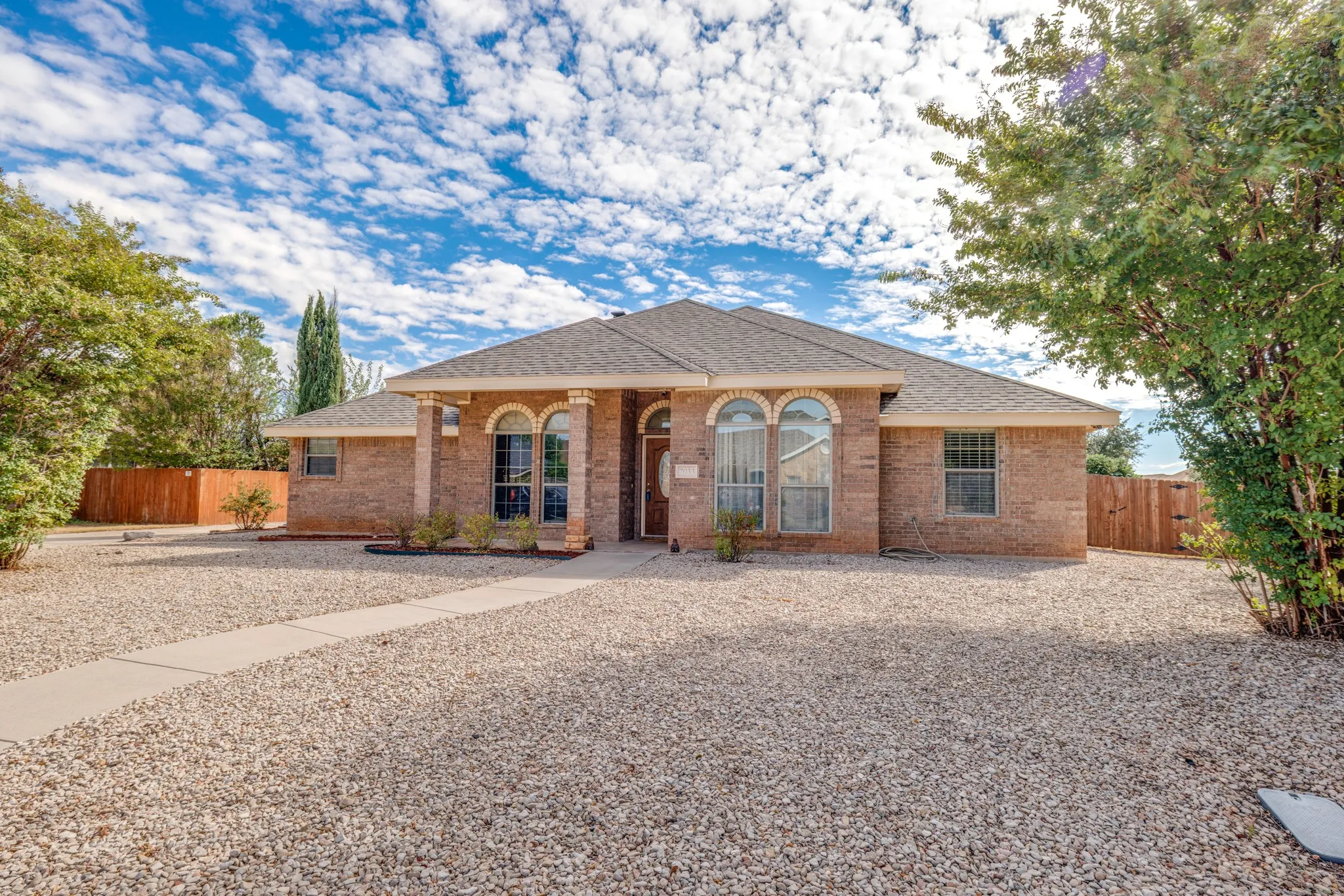 Single Family Residence For Sale in Taylor County , 7033 Waterway Lane, Abilene, Texas 79606, 3 Bedroom, 2 Bathroom, 2 Garage spaces, 1,919 Sqft, built in 2006, mls#21400069, Real Estate Agent in Abilene, Homes For Sale in Taylor county, Homes For Sale in Abilene, Realtor in Abilene Texas, Real Estate Brokerage Independent Realty Texas, Luminita Cordes Realtor