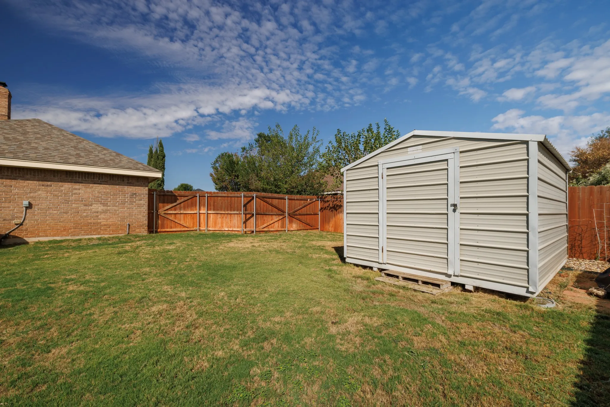 Single Family Residence For Sale in Taylor County , 7033 Waterway Lane, Abilene, Texas 79606, 3 Bedroom, 2 Bathroom, 2 Garage spaces, 1,919 Sqft, built in 2006, mls#21400069, Real Estate Agent in Abilene, Homes For Sale in Taylor county, Homes For Sale in Abilene, Realtor in Abilene Texas, Real Estate Brokerage Independent Realty Texas, Luminita Cordes Realtor