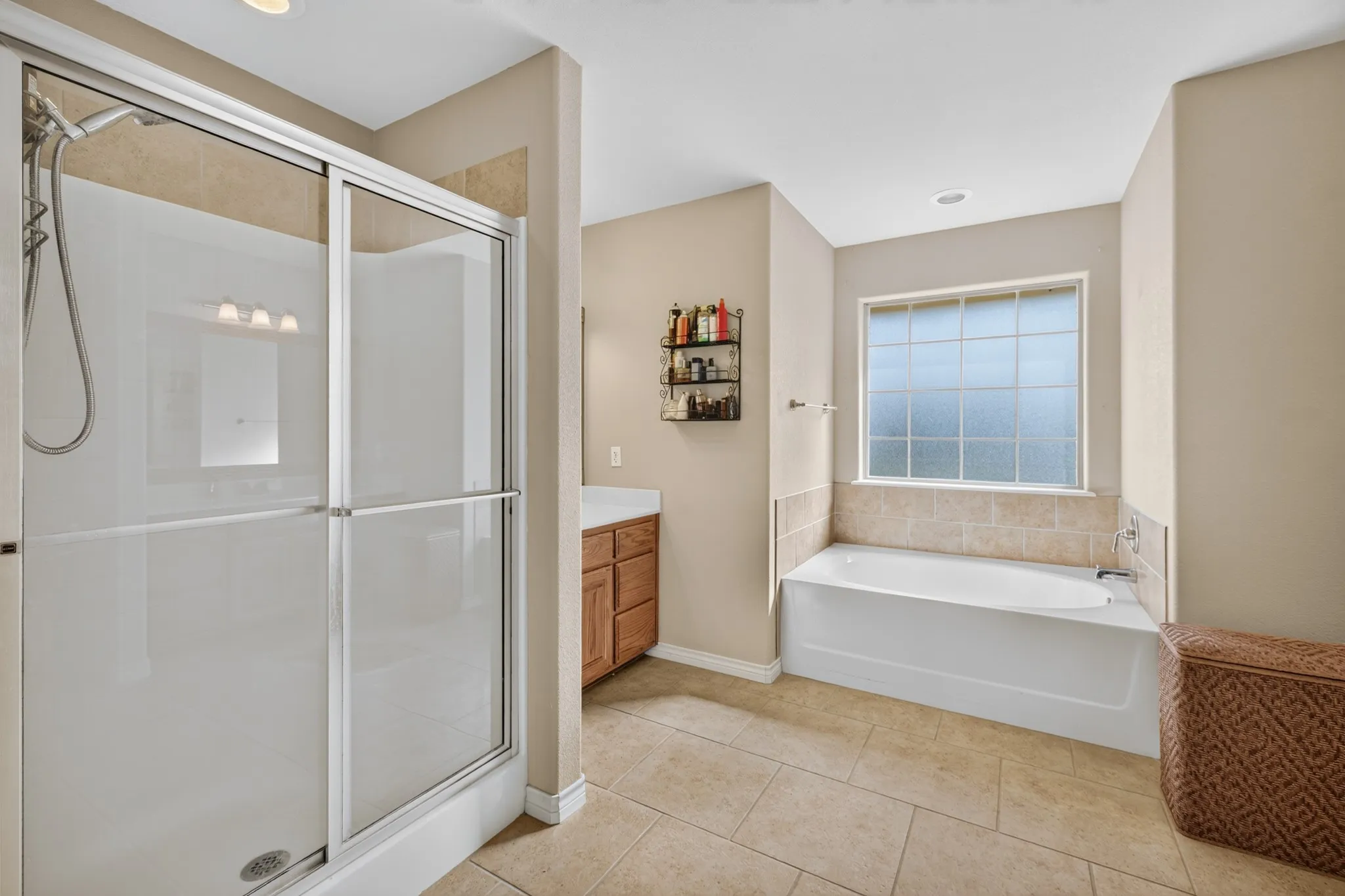 Single Family Residence For Sale in Taylor County , 7033 Waterway Lane, Abilene, Texas 79606, 3 Bedroom, 2 Bathroom, 2 Garage spaces, 1,919 Sqft, built in 2006, mls#21400069, Real Estate Agent in Abilene, Homes For Sale in Taylor county, Homes For Sale in Abilene, Realtor in Abilene Texas, Real Estate Brokerage Independent Realty Texas, Luminita Cordes Realtor