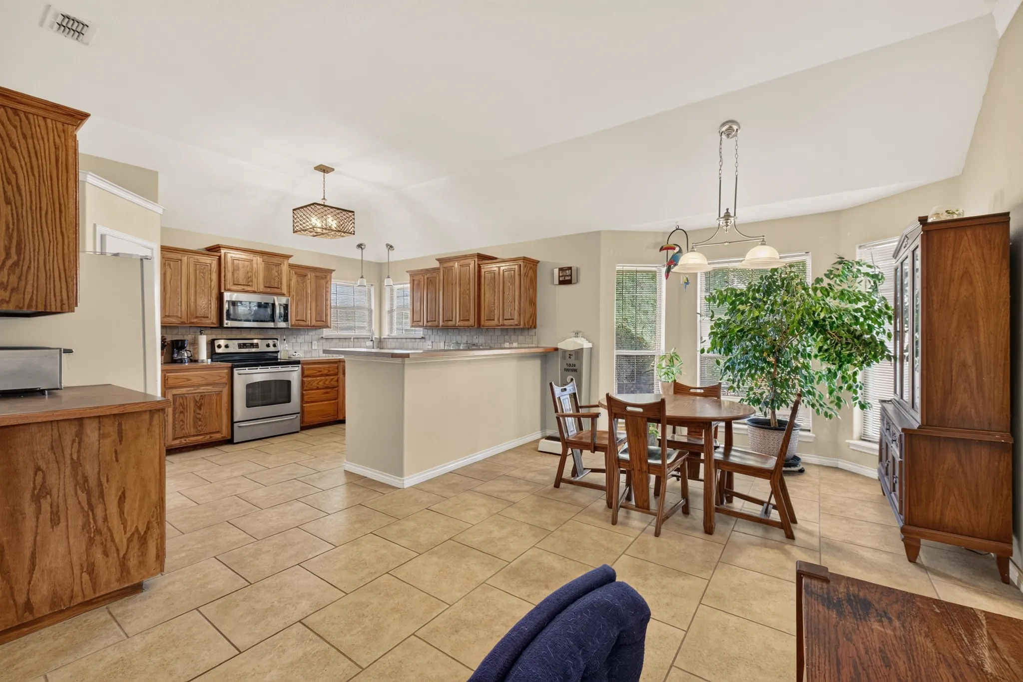 Single Family Residence For Sale in Taylor County , 7033 Waterway Lane, Abilene, Texas 79606, 3 Bedroom, 2 Bathroom, 2 Garage spaces, 1,919 Sqft, built in 2006, mls#21400069, Real Estate Agent in Abilene, Homes For Sale in Taylor county, Homes For Sale in Abilene, Realtor in Abilene Texas, Real Estate Brokerage Independent Realty Texas, Luminita Cordes Realtor