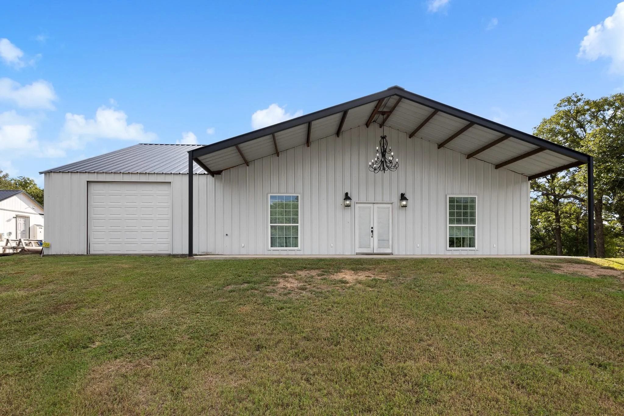 Single Family Residence For Sale in Montague County , 335 Ponderosa Street, Bowie, Texas 76230, 2 Bedroom, 2 Bathroom, 1 Garage spaces, 1,760 Sqft, built in 2022, mls#21367717, Real Estate Agent in Bowie, Homes For Sale in Montague county, Homes For Sale in Bowie, Realtor in Bowie Texas, Real Estate Brokerage Independent Realty Texas, Luminita Cordes Realtor
