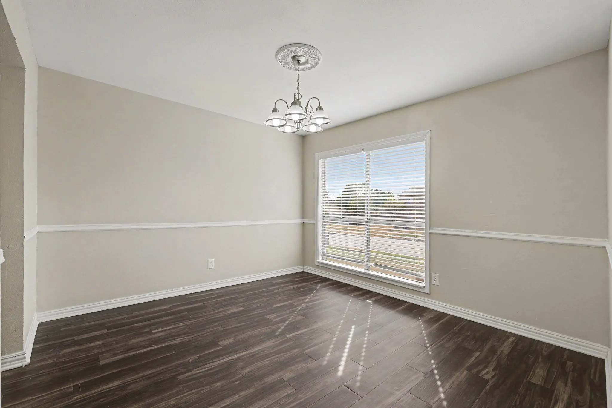 Single Family Residence For Sale in Denton County , 3704 Standridge Drive, Carrollton, Texas 75007, 3 Bedroom, 2 Bathroom, 2 Garage spaces, 2,111 Sqft, built in 1978, mls#21400336, Real Estate Agent in Carrollton, Homes For Sale in Denton county, Homes For Sale in Carrollton, Realtor in Carrollton Texas, Real Estate Brokerage Independent Realty Texas, Luminita Cordes Realtor