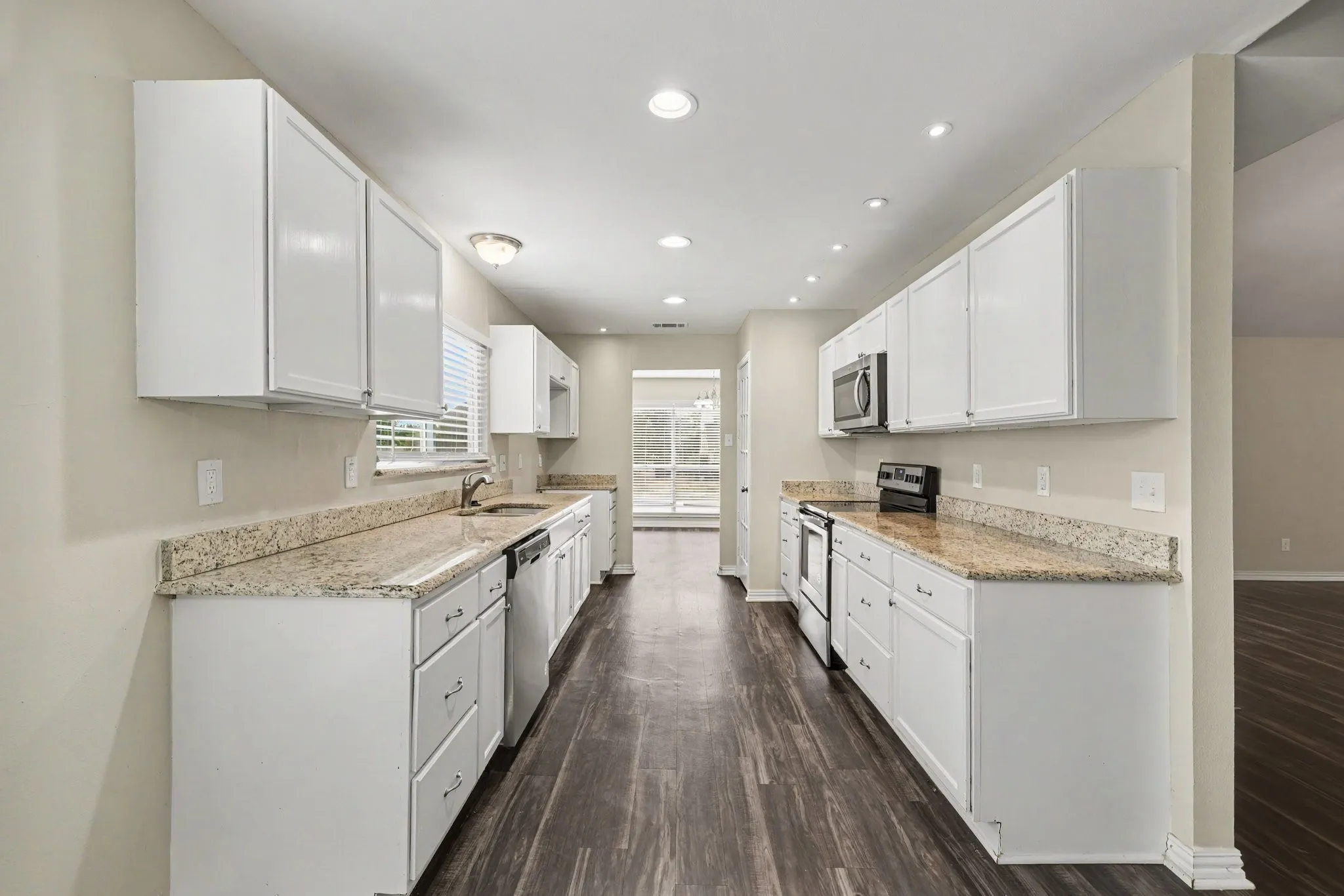 Single Family Residence For Sale in Denton County , 3704 Standridge Drive, Carrollton, Texas 75007, 3 Bedroom, 2 Bathroom, 2 Garage spaces, 2,111 Sqft, built in 1978, mls#21400336, Real Estate Agent in Carrollton, Homes For Sale in Denton county, Homes For Sale in Carrollton, Realtor in Carrollton Texas, Real Estate Brokerage Independent Realty Texas, Luminita Cordes Realtor