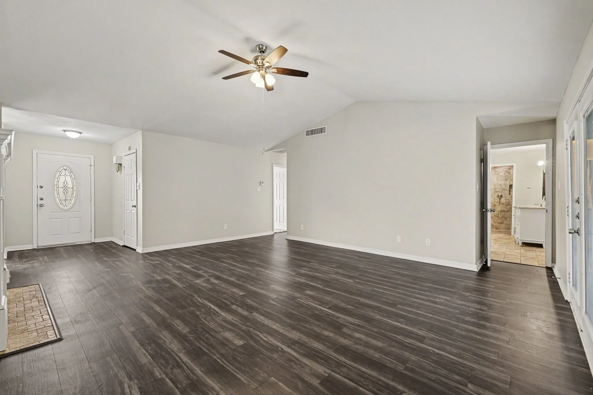 Single Family Residence For Sale in Denton County , 3704 Standridge Drive, Carrollton, Texas 75007, 3 Bedroom, 2 Bathroom, 2 Garage spaces, 2,111 Sqft, built in 1978, mls#21400336, Real Estate Agent in Carrollton, Homes For Sale in Denton county, Homes For Sale in Carrollton, Realtor in Carrollton Texas, Real Estate Brokerage Independent Realty Texas, Luminita Cordes Realtor