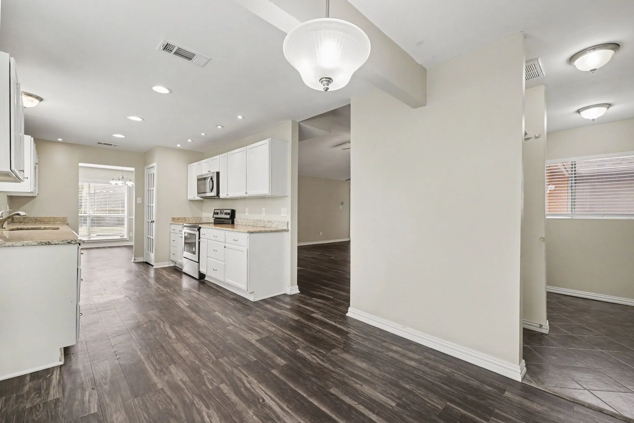 Single Family Residence For Sale in Denton County , 3704 Standridge Drive, Carrollton, Texas 75007, 3 Bedroom, 2 Bathroom, 2 Garage spaces, 2,111 Sqft, built in 1978, mls#21400336, Real Estate Agent in Carrollton, Homes For Sale in Denton county, Homes For Sale in Carrollton, Realtor in Carrollton Texas, Real Estate Brokerage Independent Realty Texas, Luminita Cordes Realtor