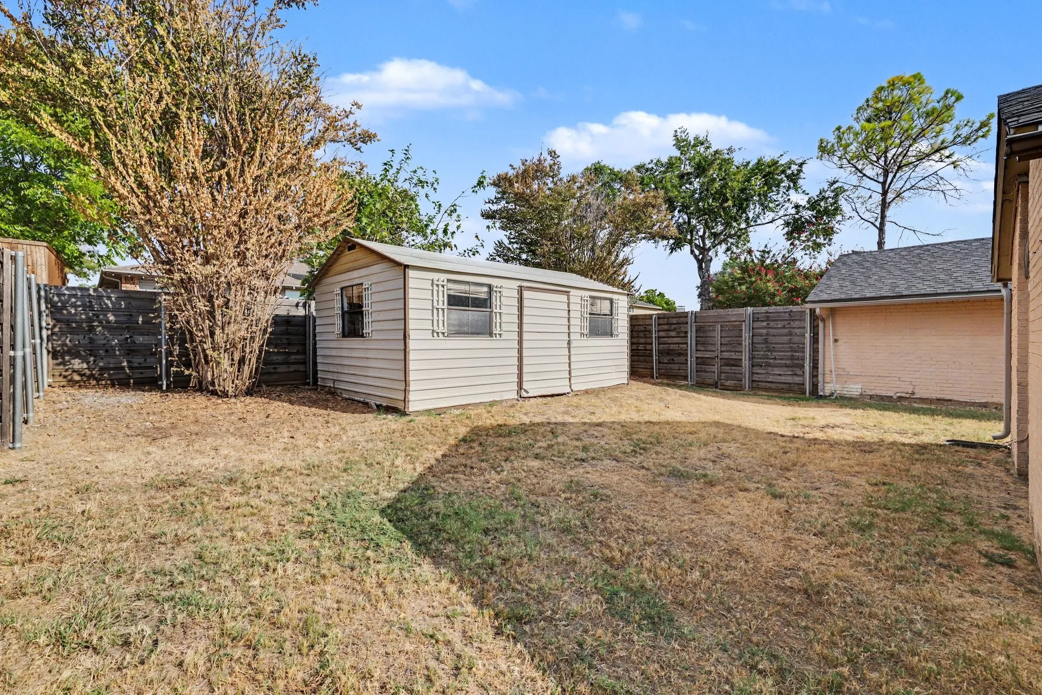 Single Family Residence For Sale in Denton County , 3704 Standridge Drive, Carrollton, Texas 75007, 3 Bedroom, 2 Bathroom, 2 Garage spaces, 2,111 Sqft, built in 1978, mls#21400336, Real Estate Agent in Carrollton, Homes For Sale in Denton county, Homes For Sale in Carrollton, Realtor in Carrollton Texas, Real Estate Brokerage Independent Realty Texas, Luminita Cordes Realtor