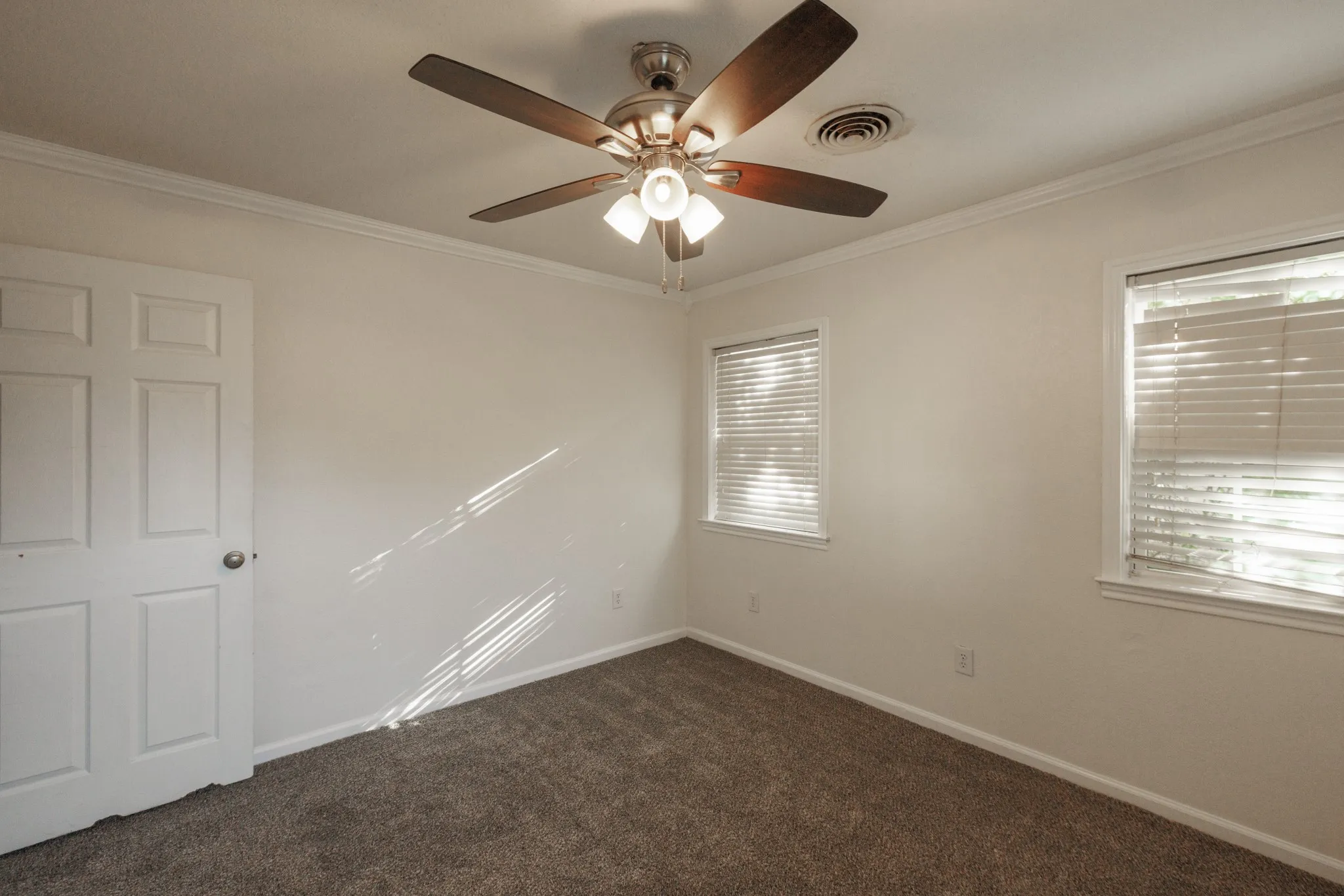 Single Family Residence For Sale in Taylor County , 3181 Columbia Drive, Abilene, Texas 79605, 3 Bedroom, 2 Bathroom, 1 Garage spaces, 1,400 Sqft, built in 1957, mls#21393070, Real Estate Agent in Abilene, Homes For Sale in Taylor county, Homes For Sale in Abilene, Realtor in Abilene Texas, Real Estate Brokerage Independent Realty Texas, Luminita Cordes Realtor