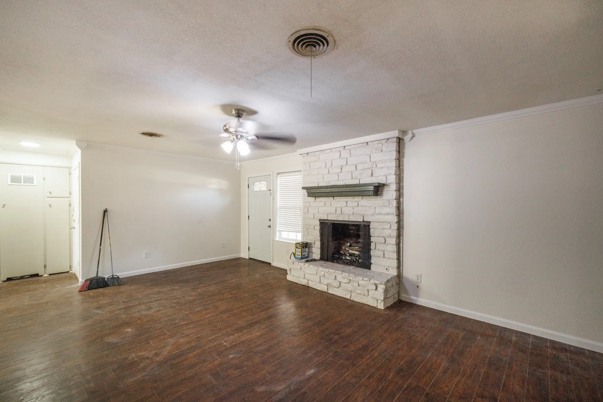 Single Family Residence For Sale in Taylor County , 3181 Columbia Drive, Abilene, Texas 79605, 3 Bedroom, 2 Bathroom, 1 Garage spaces, 1,400 Sqft, built in 1957, mls#21393070, Real Estate Agent in Abilene, Homes For Sale in Taylor county, Homes For Sale in Abilene, Realtor in Abilene Texas, Real Estate Brokerage Independent Realty Texas, Luminita Cordes Realtor