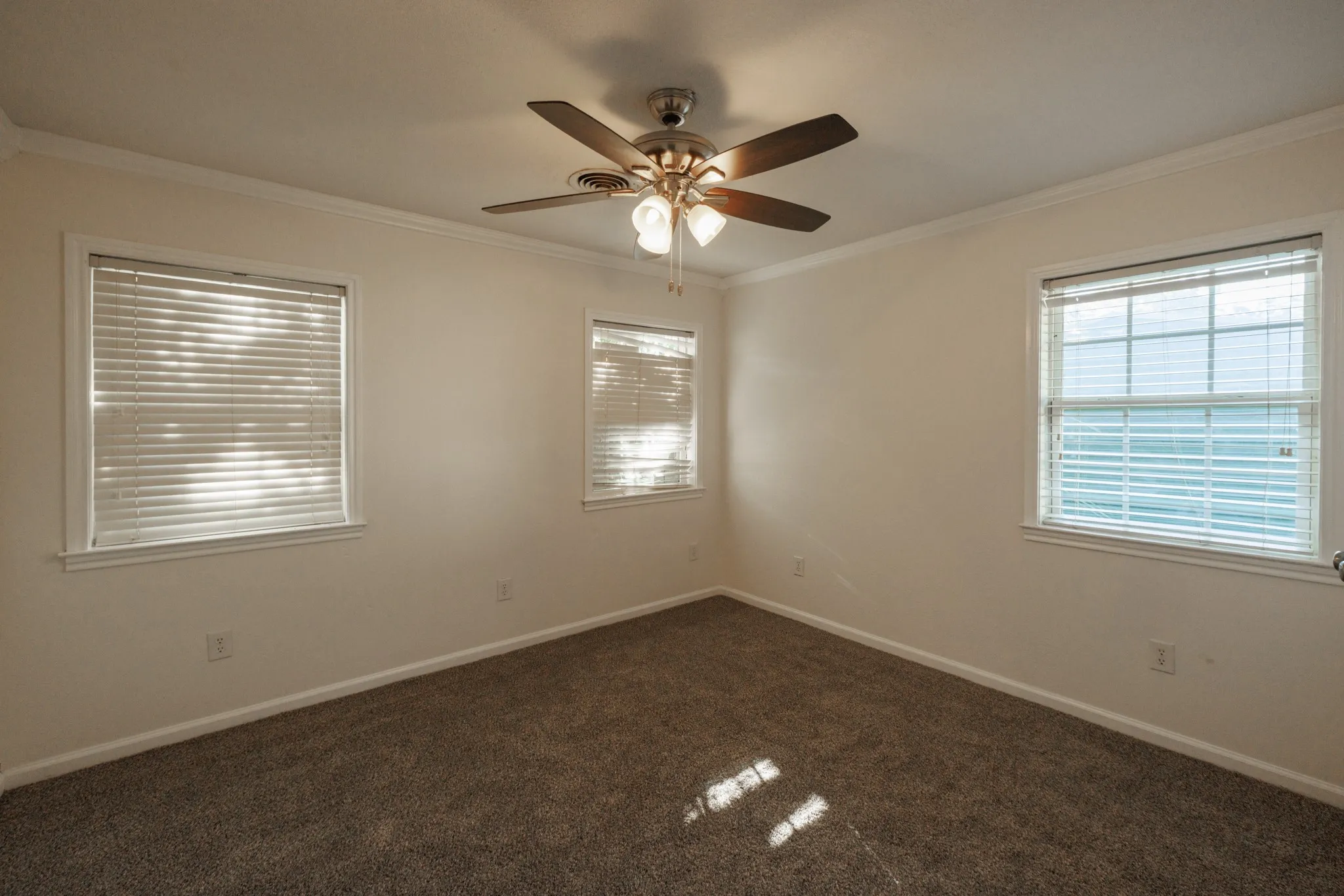 Single Family Residence For Sale in Taylor County , 3181 Columbia Drive, Abilene, Texas 79605, 3 Bedroom, 2 Bathroom, 1 Garage spaces, 1,400 Sqft, built in 1957, mls#21393070, Real Estate Agent in Abilene, Homes For Sale in Taylor county, Homes For Sale in Abilene, Realtor in Abilene Texas, Real Estate Brokerage Independent Realty Texas, Luminita Cordes Realtor