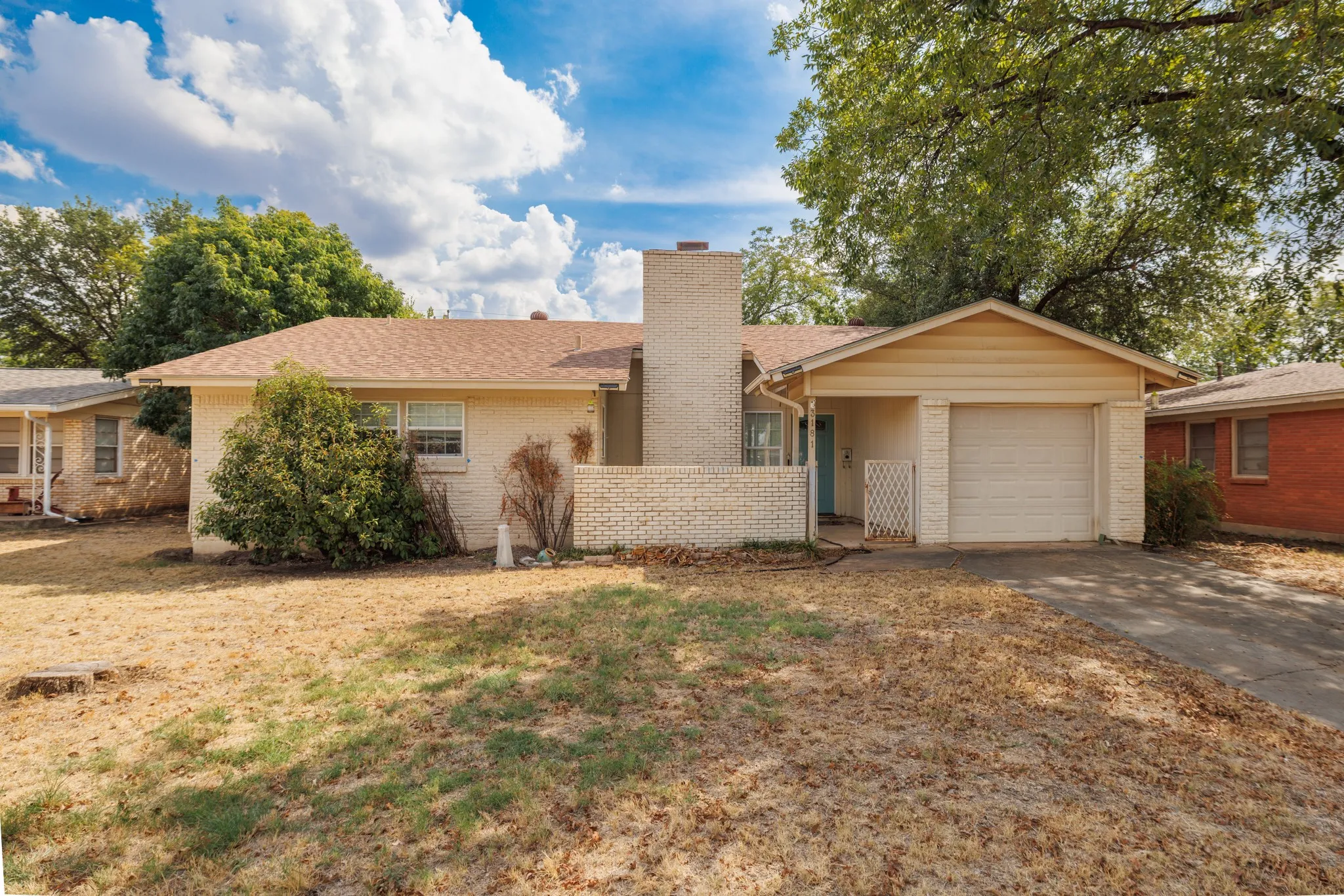 Single Family Residence For Sale in Taylor County , 3181 Columbia Drive, Abilene, Texas 79605, 3 Bedroom, 2 Bathroom, 1 Garage spaces, 1,400 Sqft, built in 1957, mls#21393070, Real Estate Agent in Abilene, Homes For Sale in Taylor county, Homes For Sale in Abilene, Realtor in Abilene Texas, Real Estate Brokerage Independent Realty Texas, Luminita Cordes Realtor