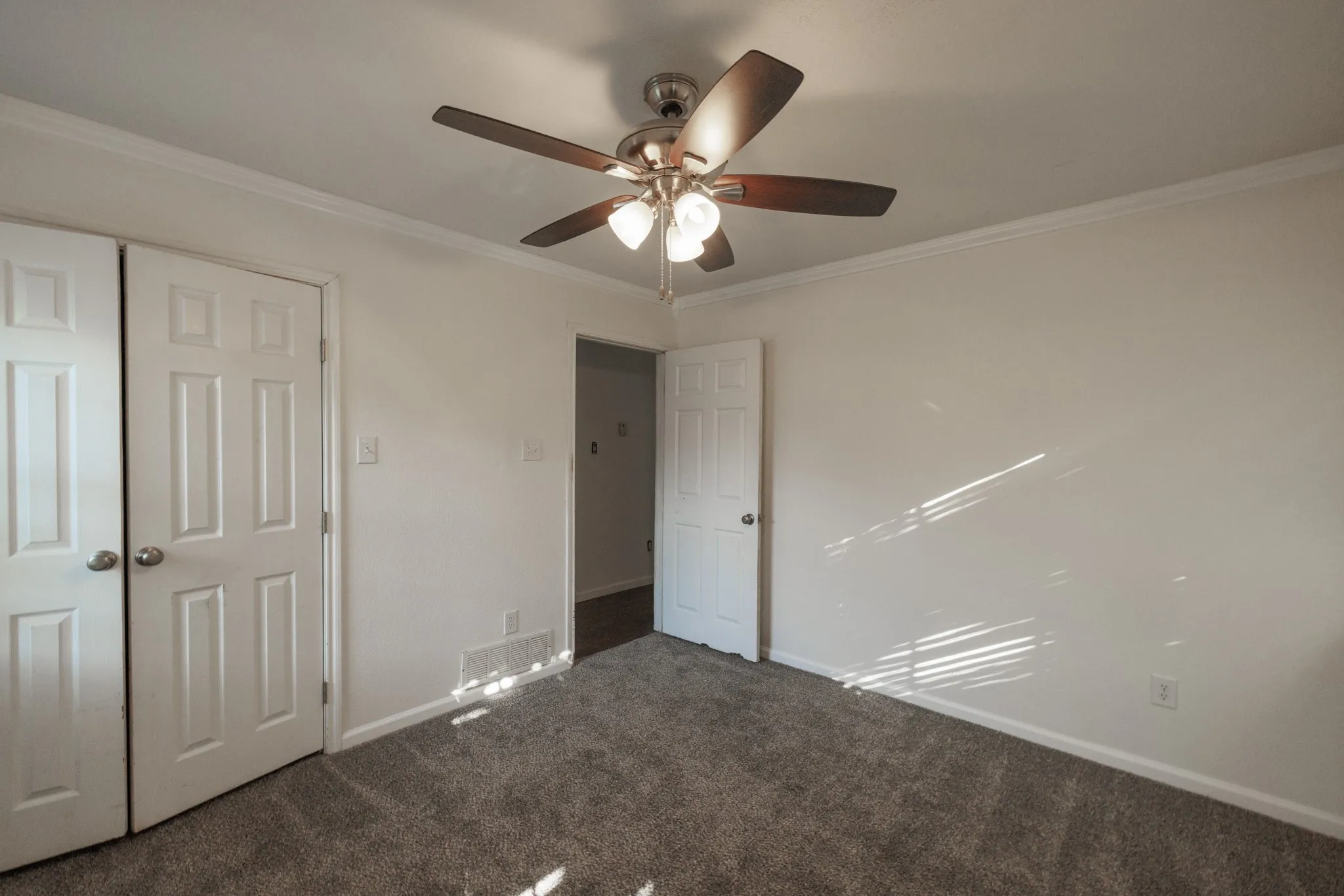 Single Family Residence For Sale in Taylor County , 3181 Columbia Drive, Abilene, Texas 79605, 3 Bedroom, 2 Bathroom, 1 Garage spaces, 1,400 Sqft, built in 1957, mls#21393070, Real Estate Agent in Abilene, Homes For Sale in Taylor county, Homes For Sale in Abilene, Realtor in Abilene Texas, Real Estate Brokerage Independent Realty Texas, Luminita Cordes Realtor