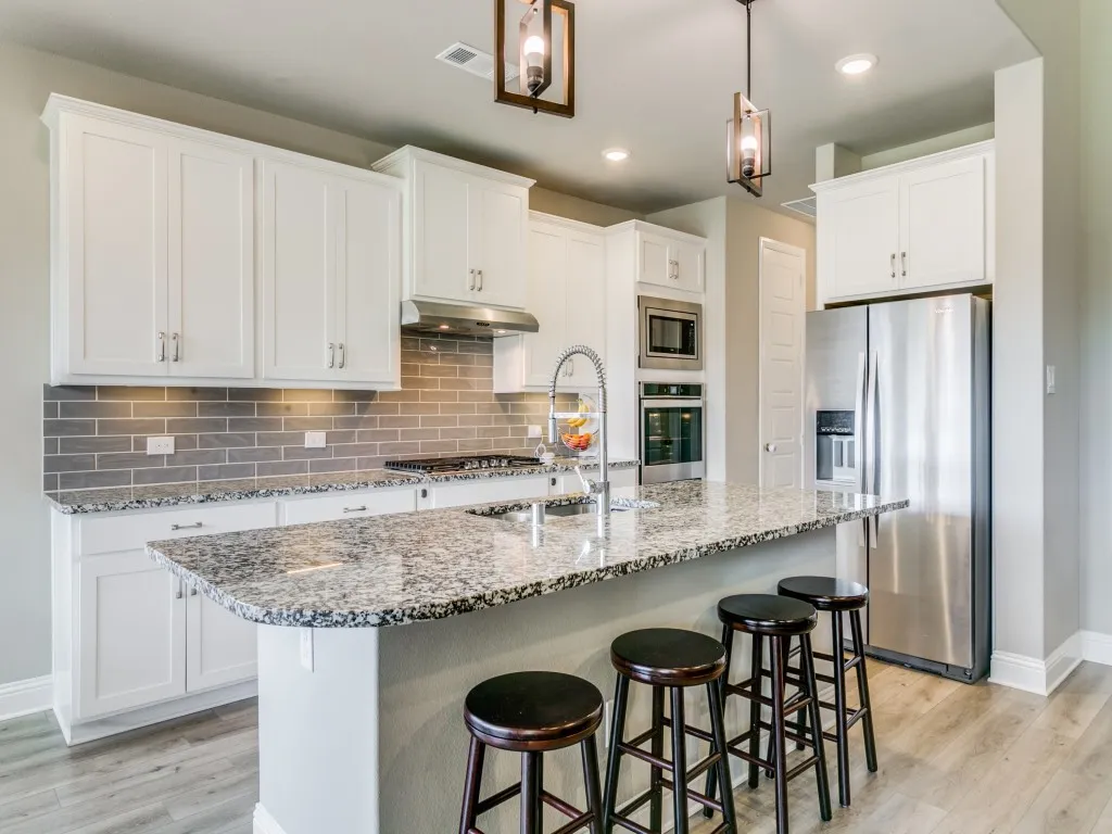 Gorgeous chef's kitchen with California island