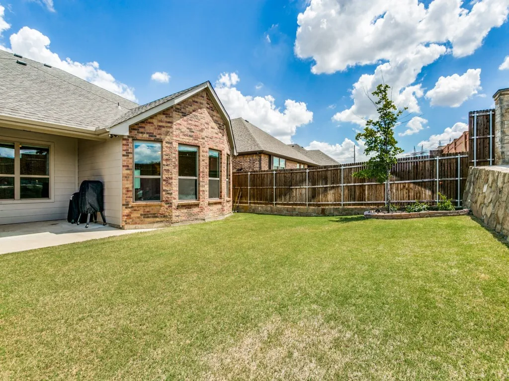 Spacious well manicured yard